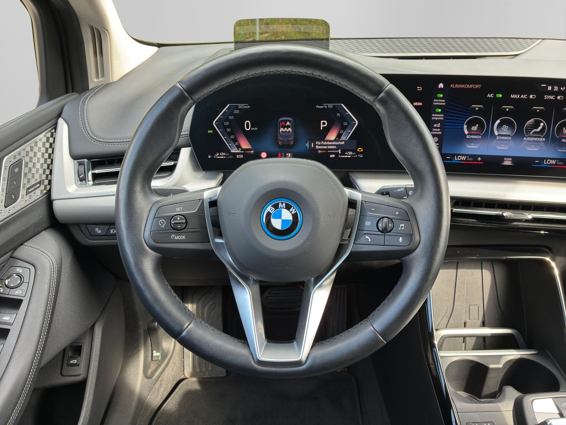 BMW 225e xDrive Active Tourer-image-12