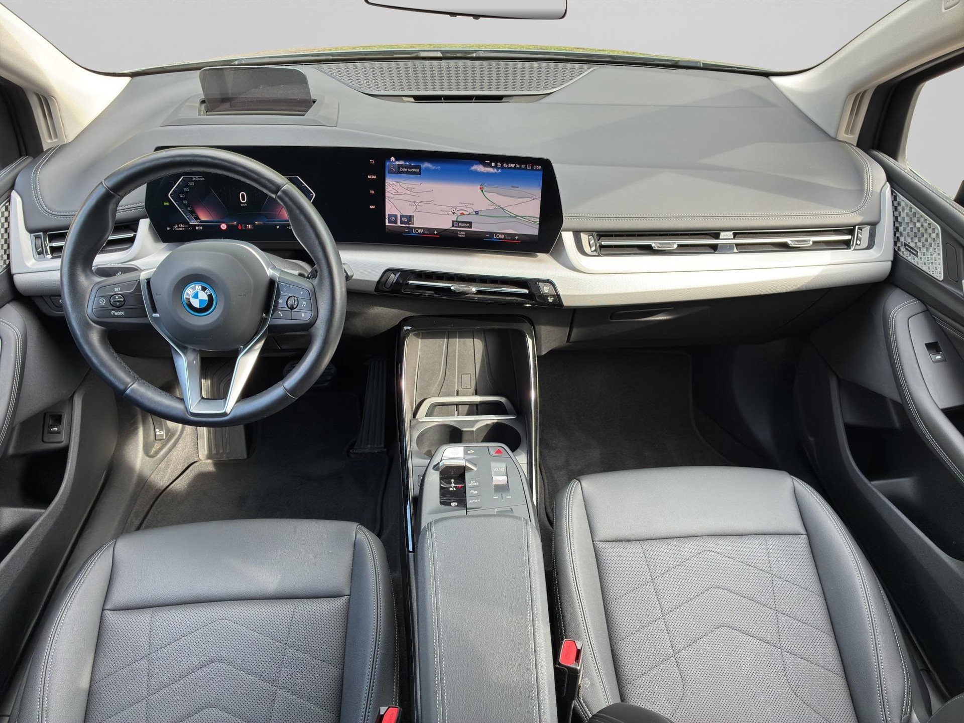 BMW 225e xDrive Active Tourer-image-14