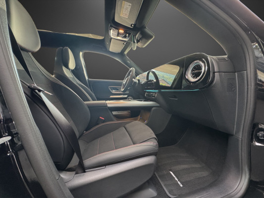 MERCEDES-BENZ GLB 220 4Matic 8G-Tronic-image-11