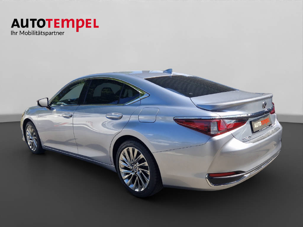 LEXUS ES 300h Excellence 45906/000-showroom-element-2