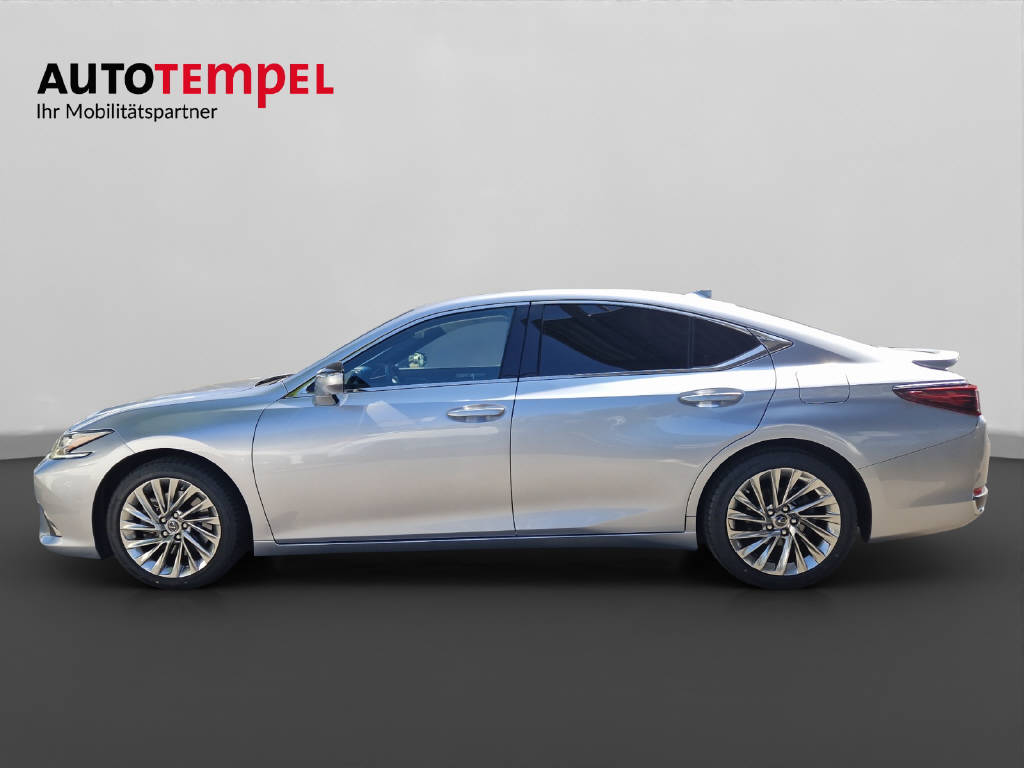 LEXUS ES 300h Excellence 45906/000-showroom-element-1