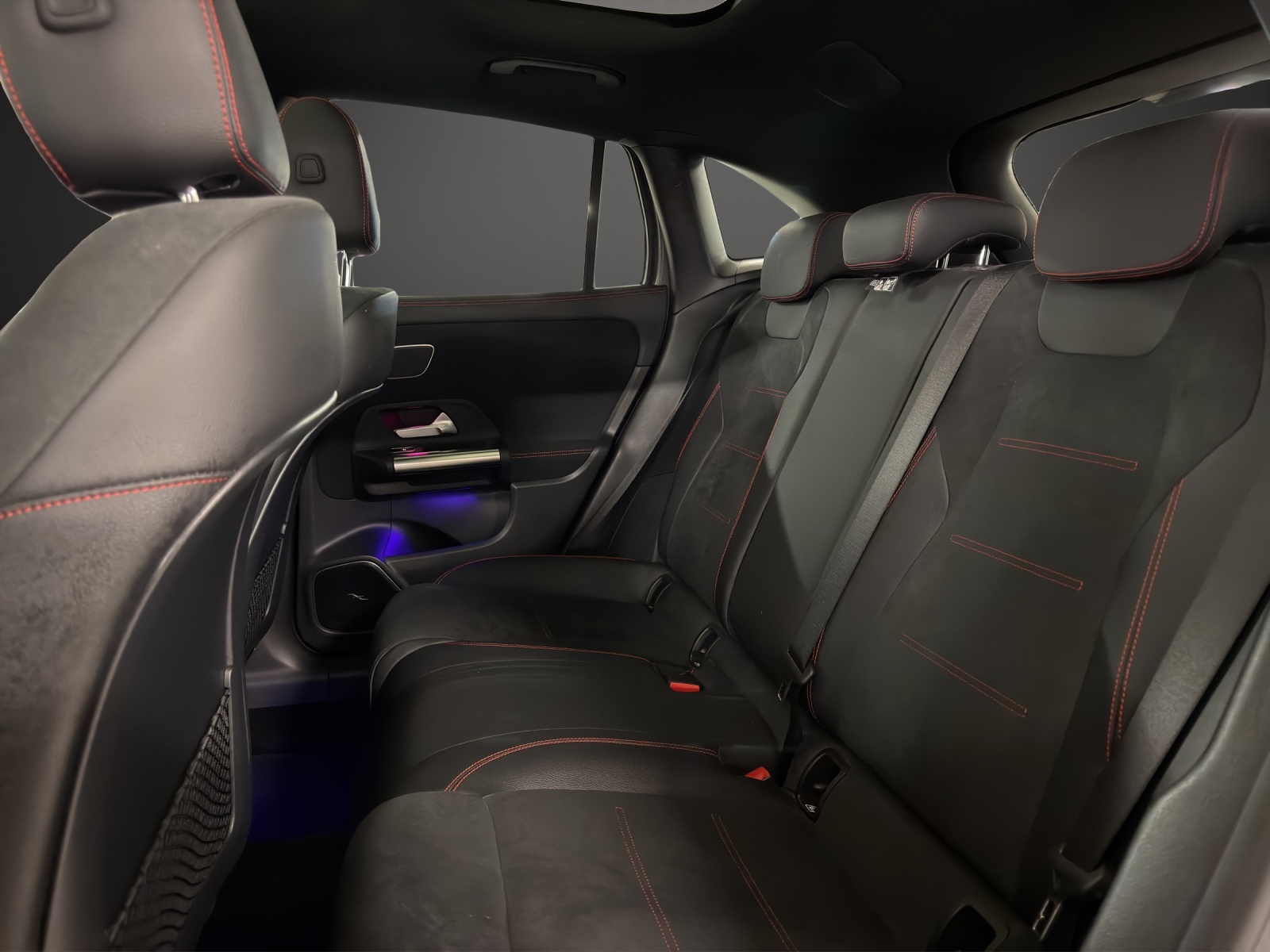 MERCEDES-BENZ GLA 220d 4Matic AMG Line 8G-DCT-image-14