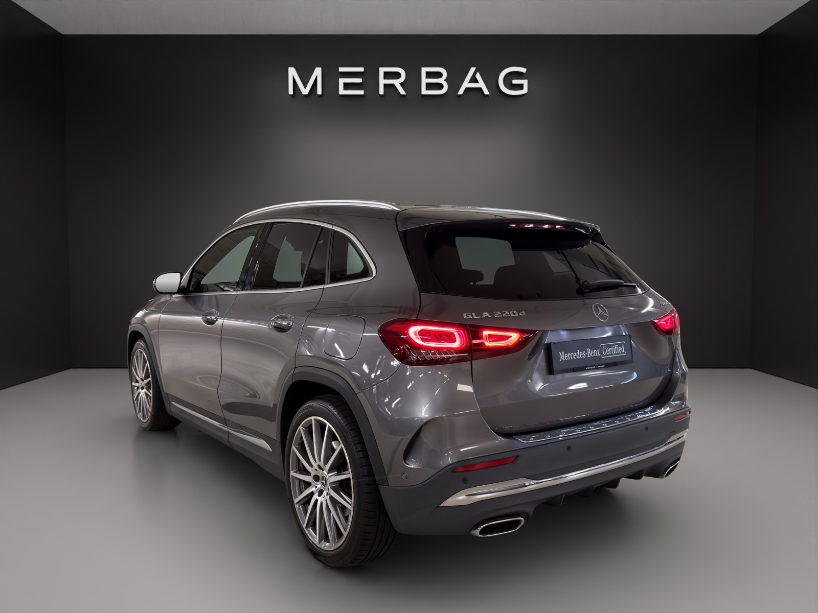MERCEDES-BENZ GLA 220d 4Matic AMG Line 8G-DCT-image-4