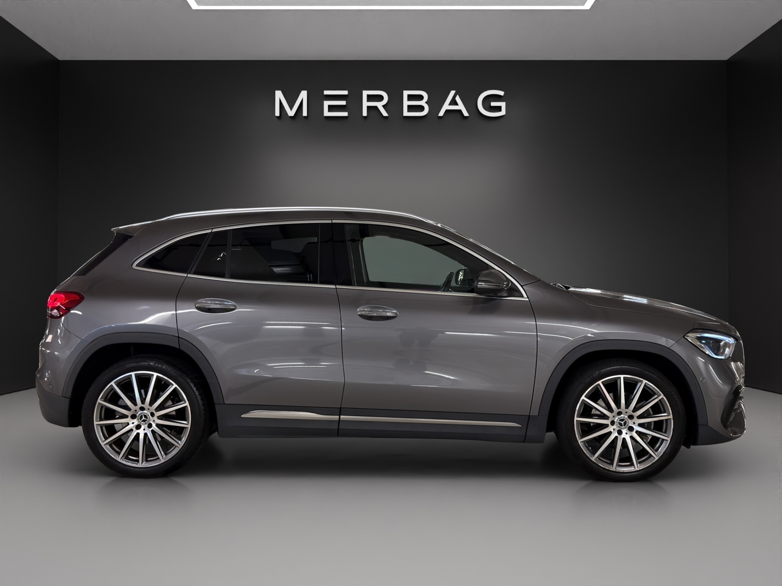 MERCEDES-BENZ GLA 220d 4Matic AMG Line 8G-DCT-image-1