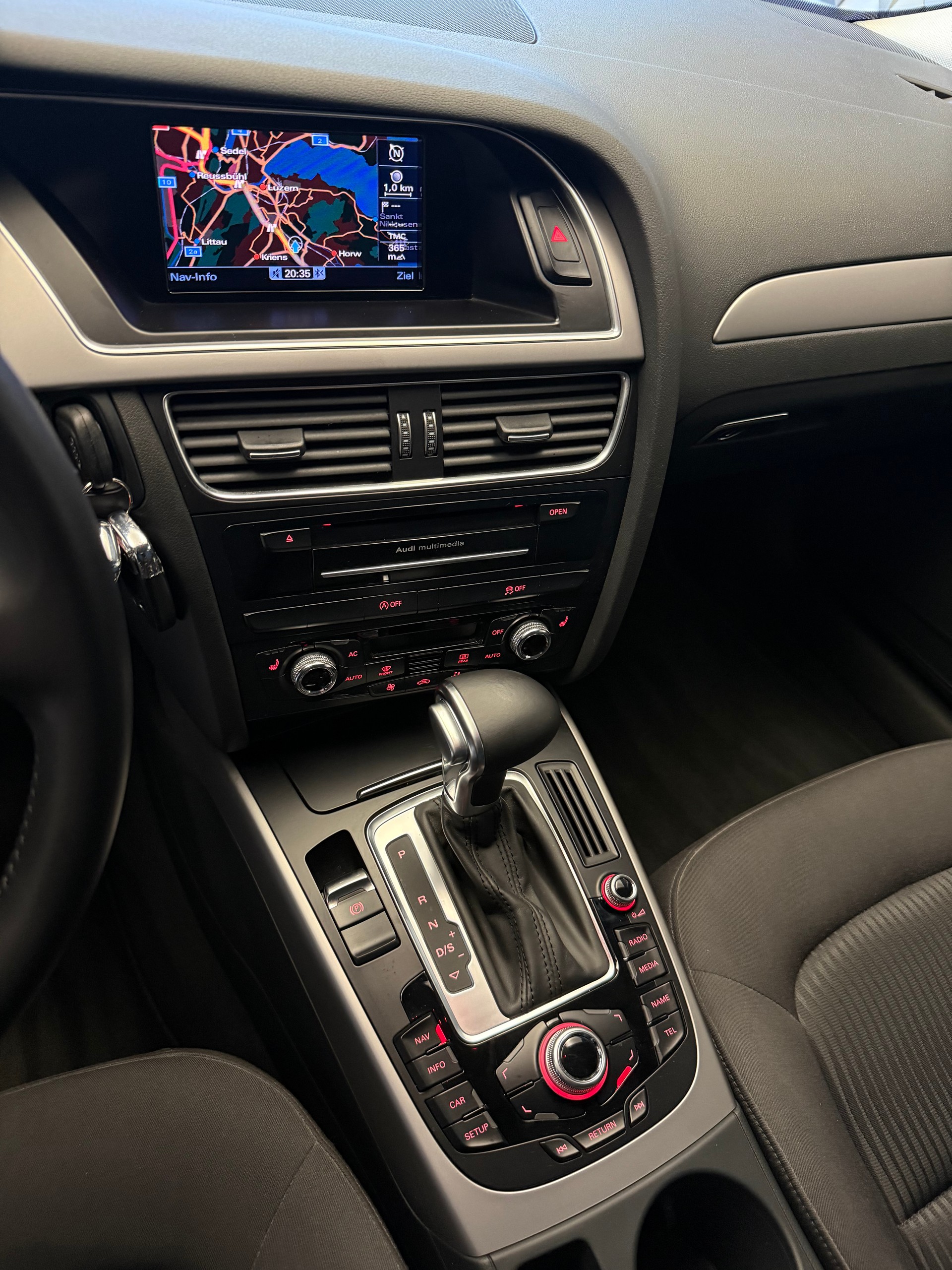 AUDI A4 Avant 1.8 TFSI multitronic-image-13