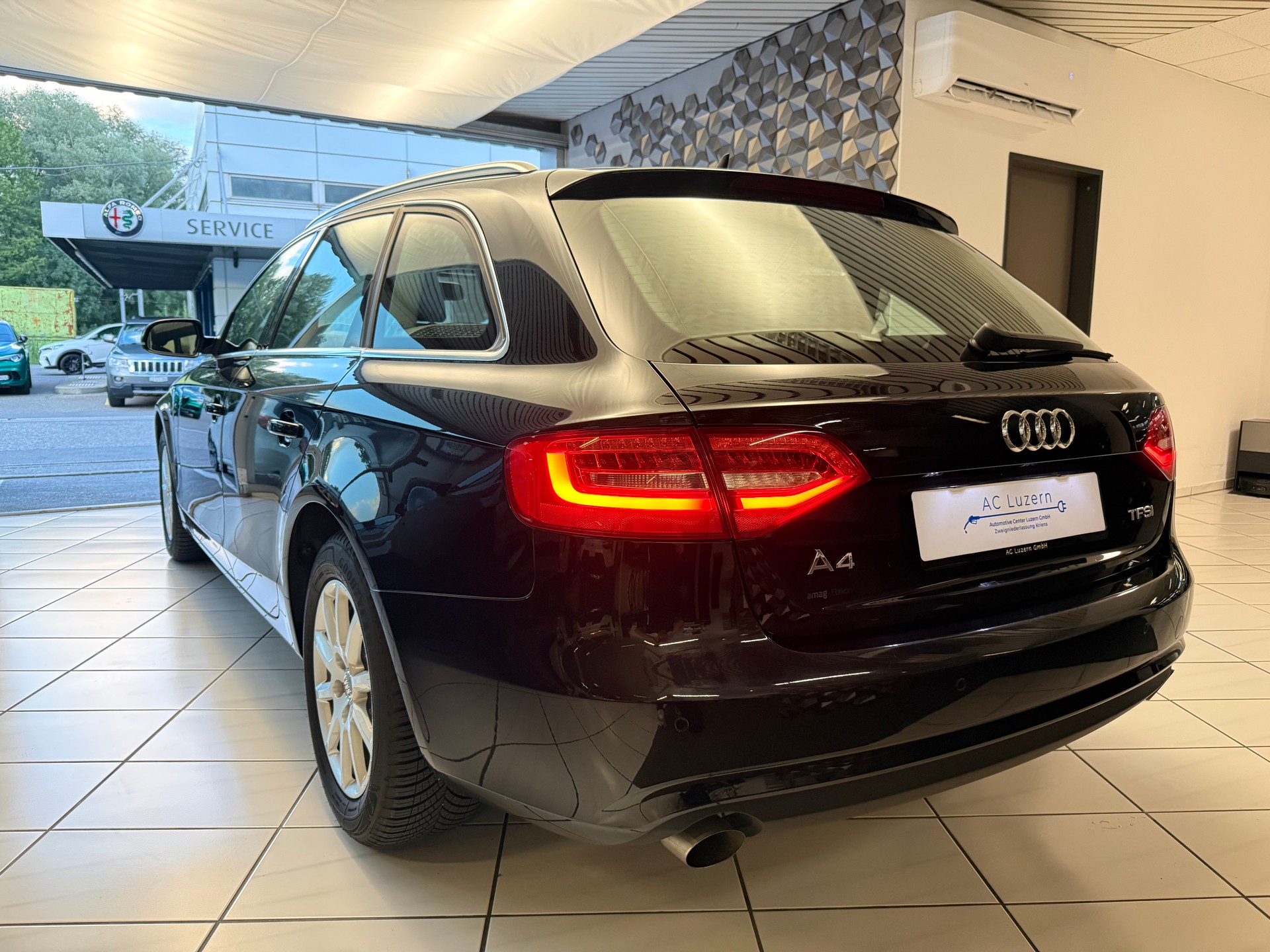 AUDI A4 Avant 1.8 TFSI multitronic-image-1