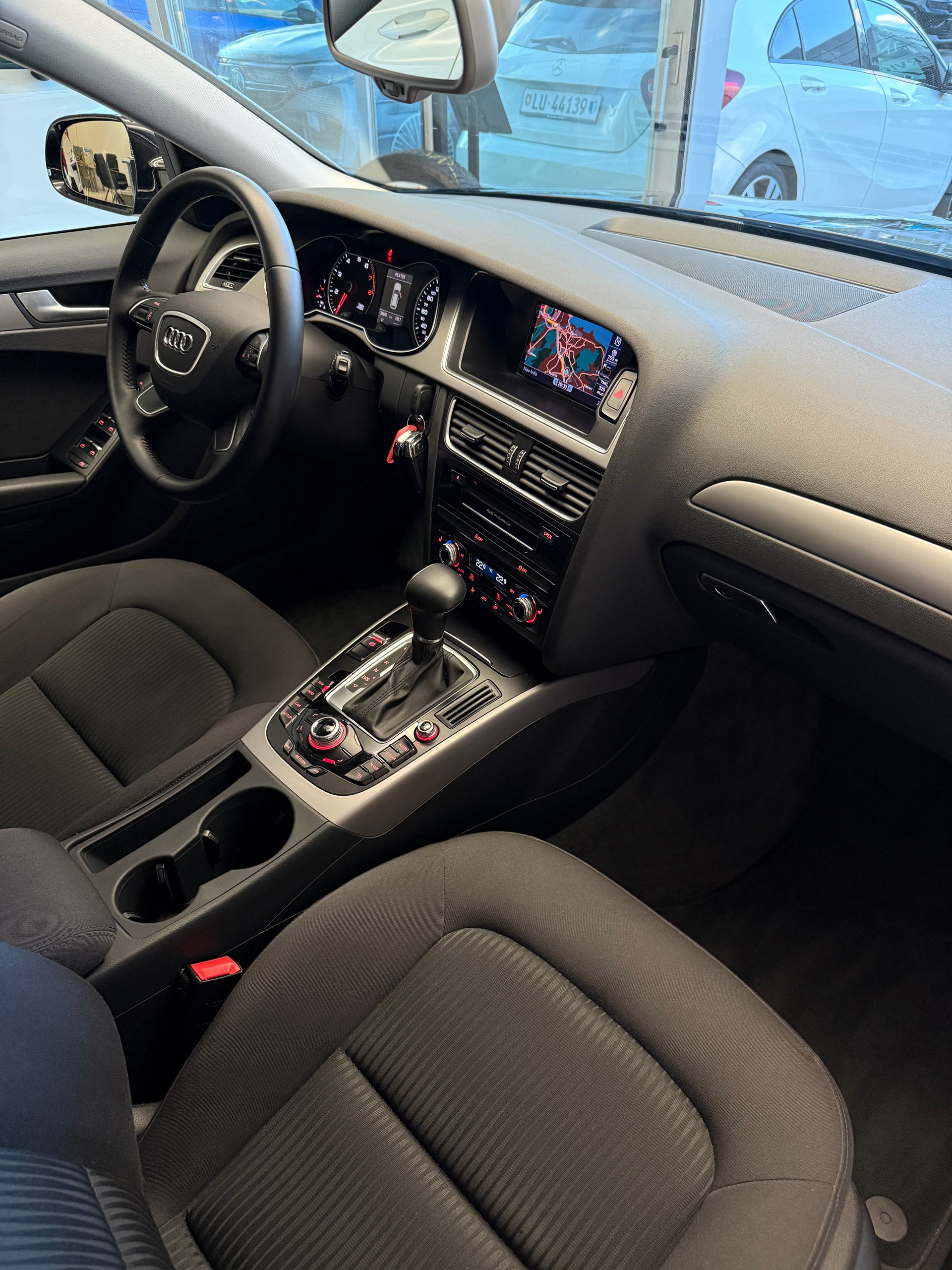 AUDI A4 Avant 1.8 TFSI multitronic-image-11