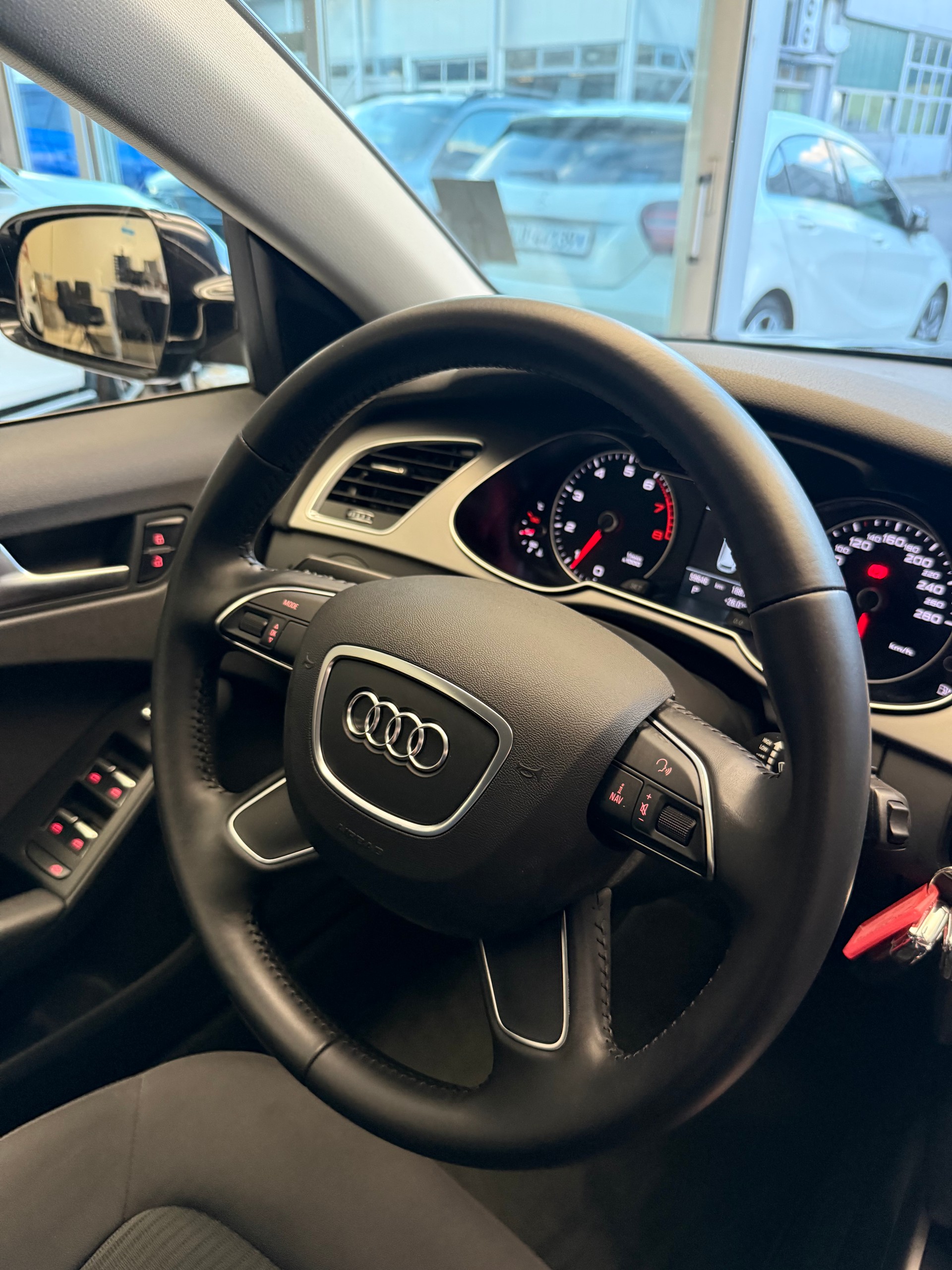 AUDI A4 Avant 1.8 TFSI multitronic-image-12