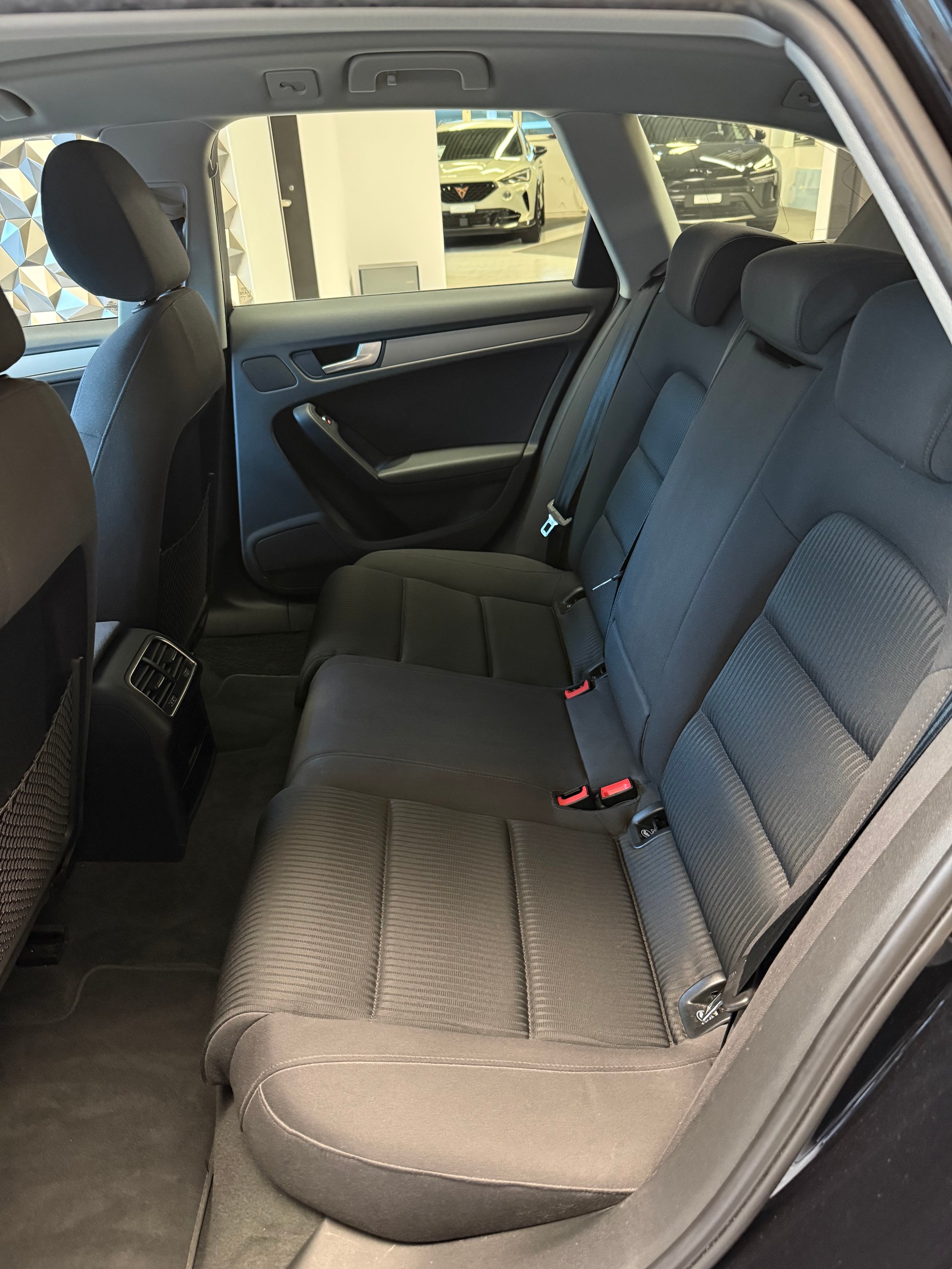 AUDI A4 Avant 1.8 TFSI multitronic-image-6
