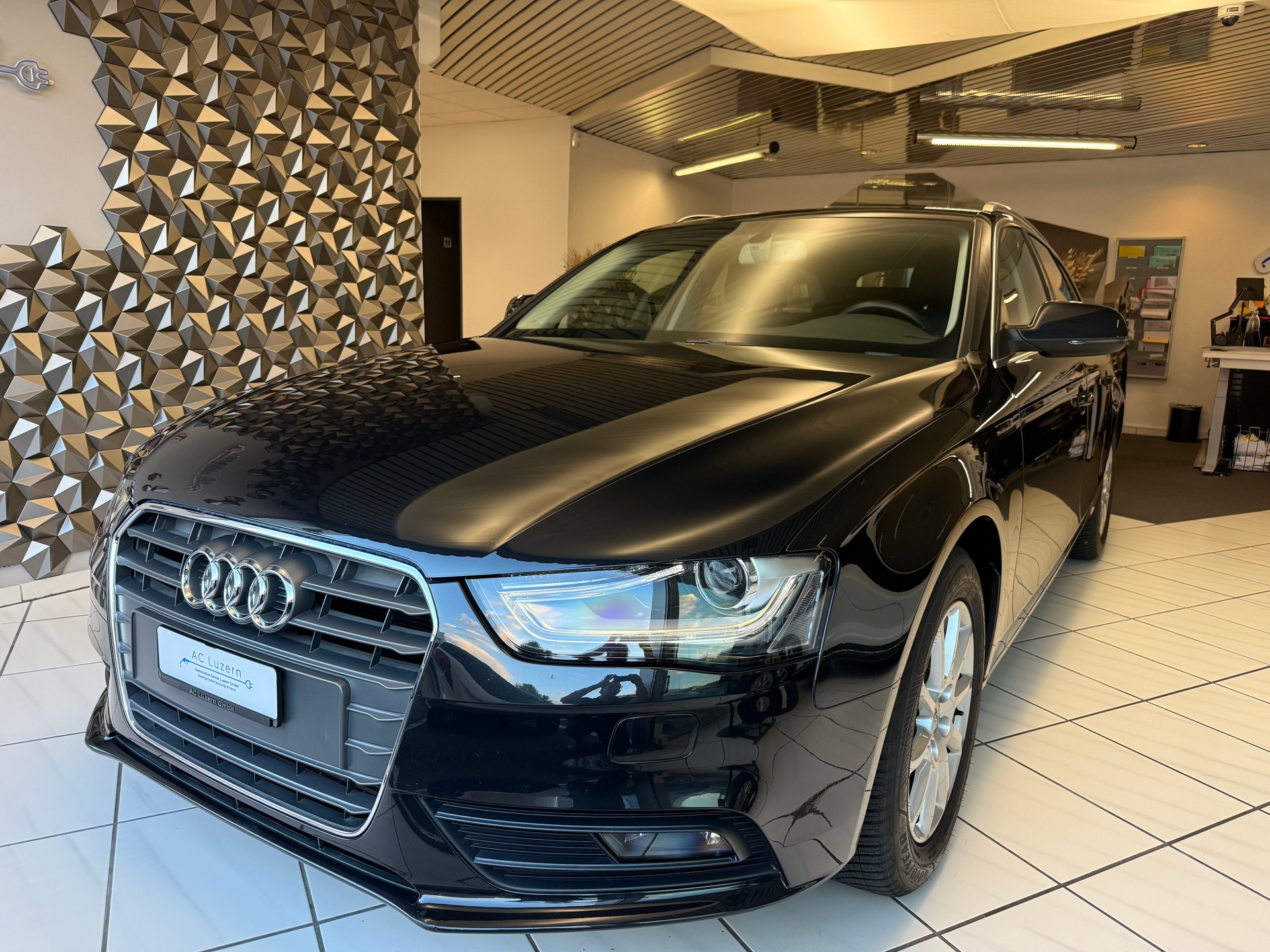 AUDI A4 Avant 1.8 TFSI multitronic-image-0