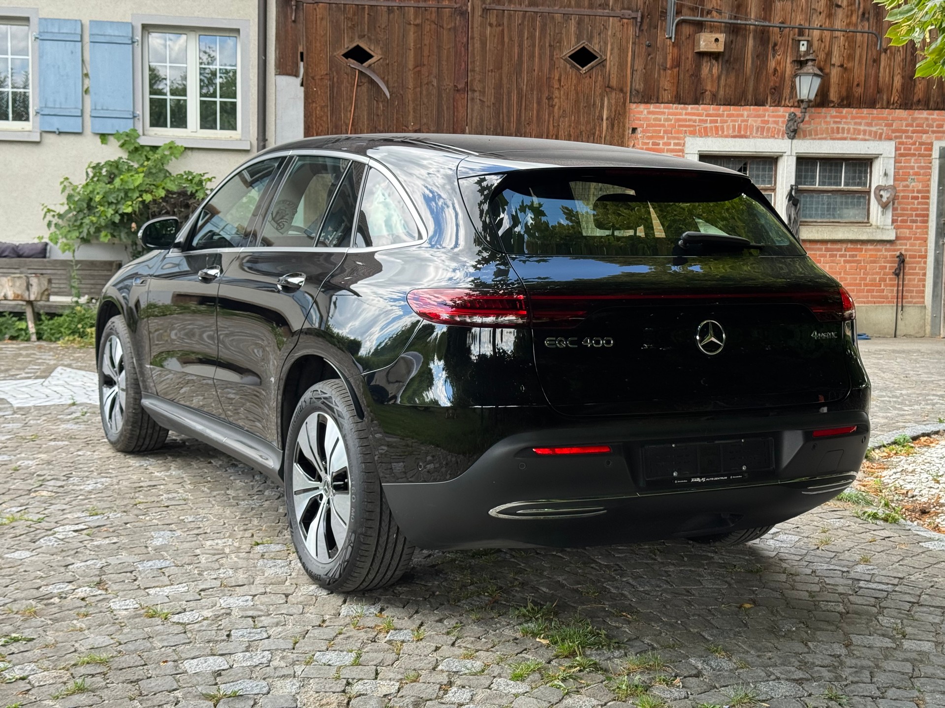 MERCEDES-BENZ EQC 400 4Matic EQ Star-image-11