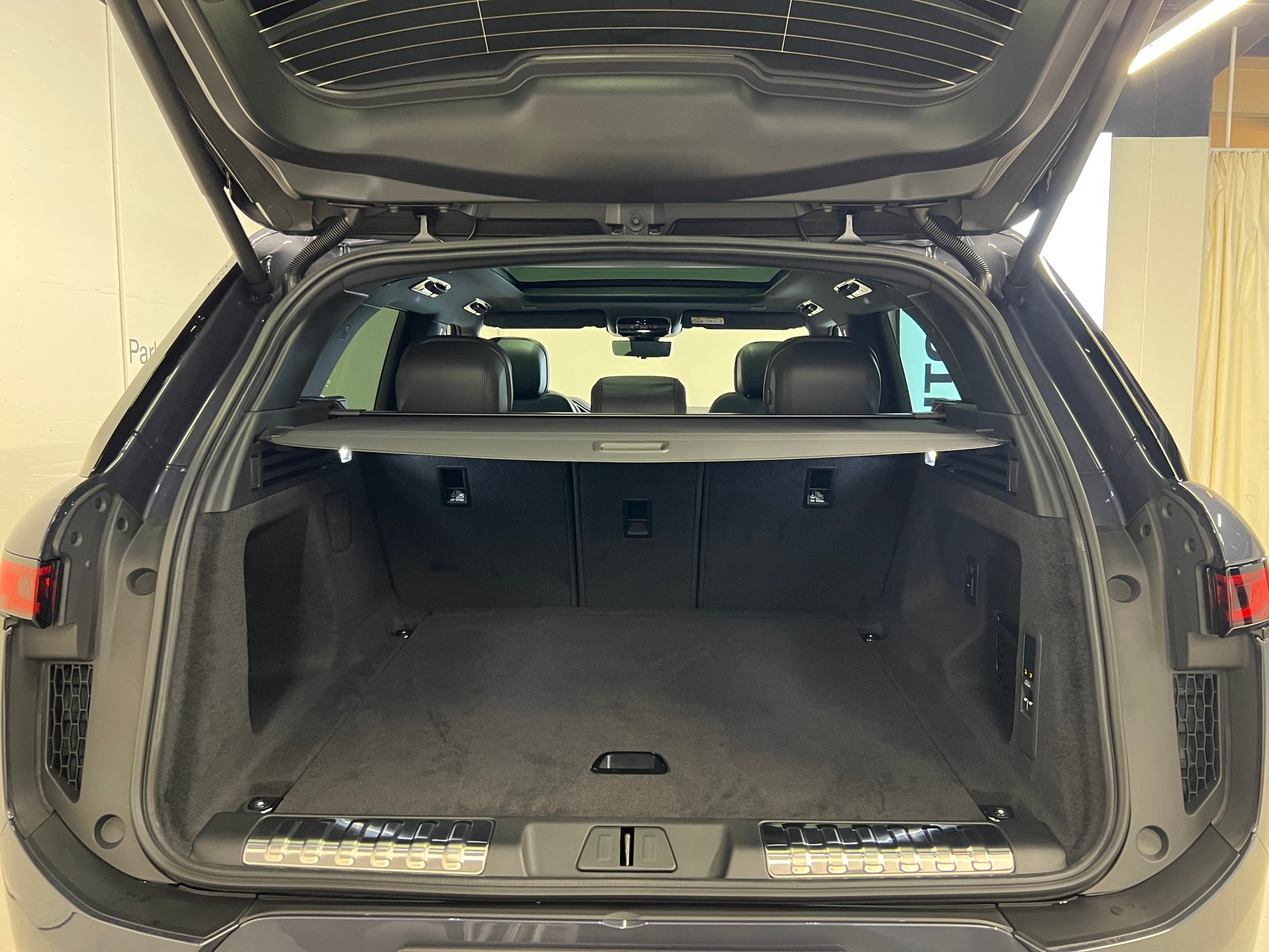 LAND ROVER Range Rover Sport 3.0 I6 P460e SE Dynamic-image-11