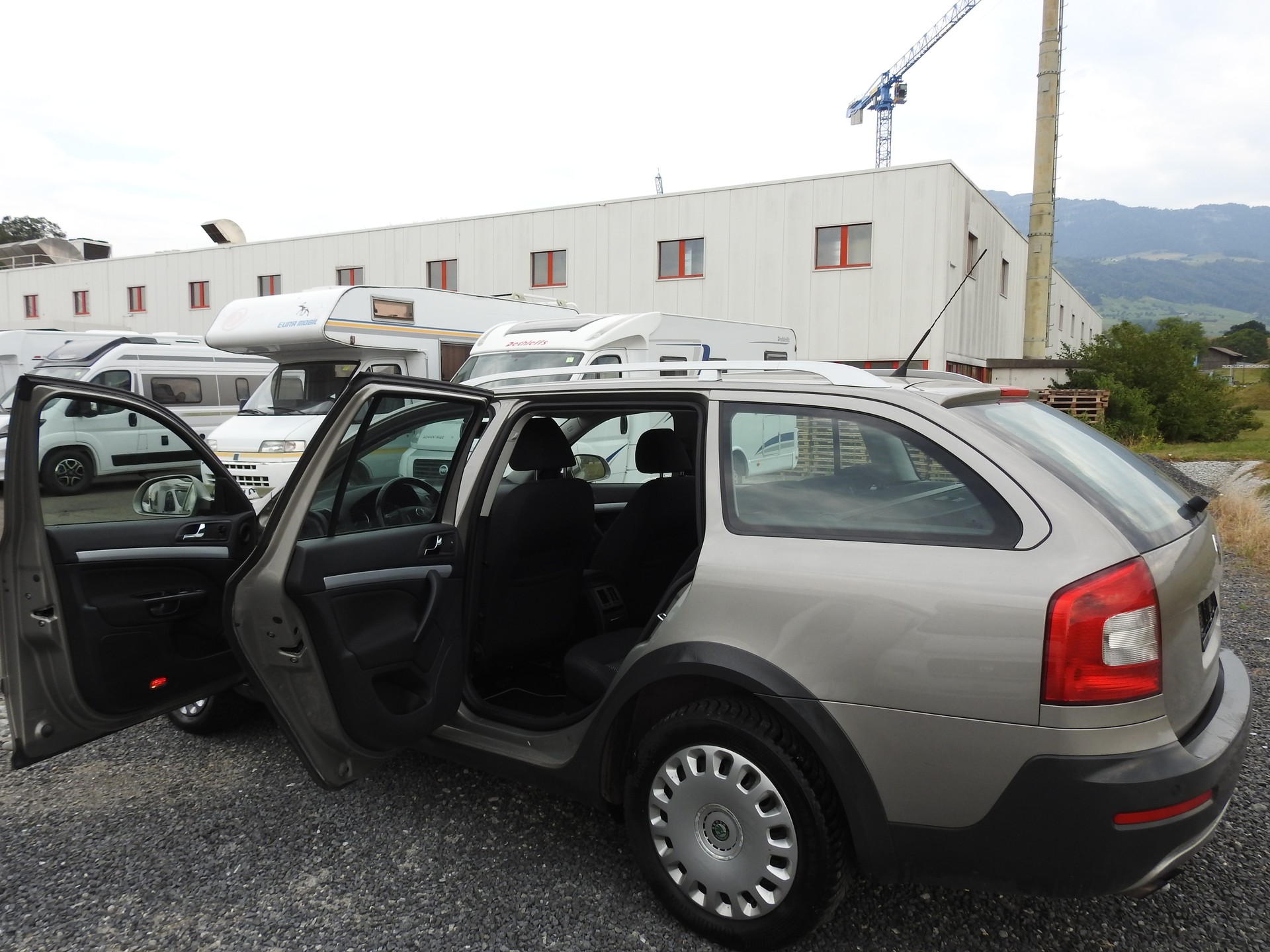 SKODA Octavia Combi 1.8 TSI Scout 4x4-image-15