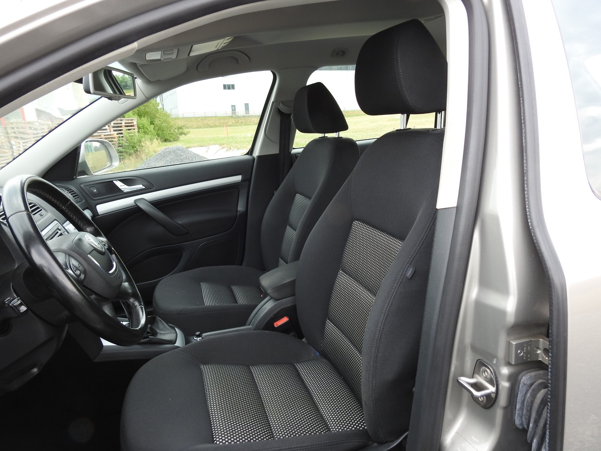 SKODA Octavia Combi 1.8 TSI Scout 4x4-image-13