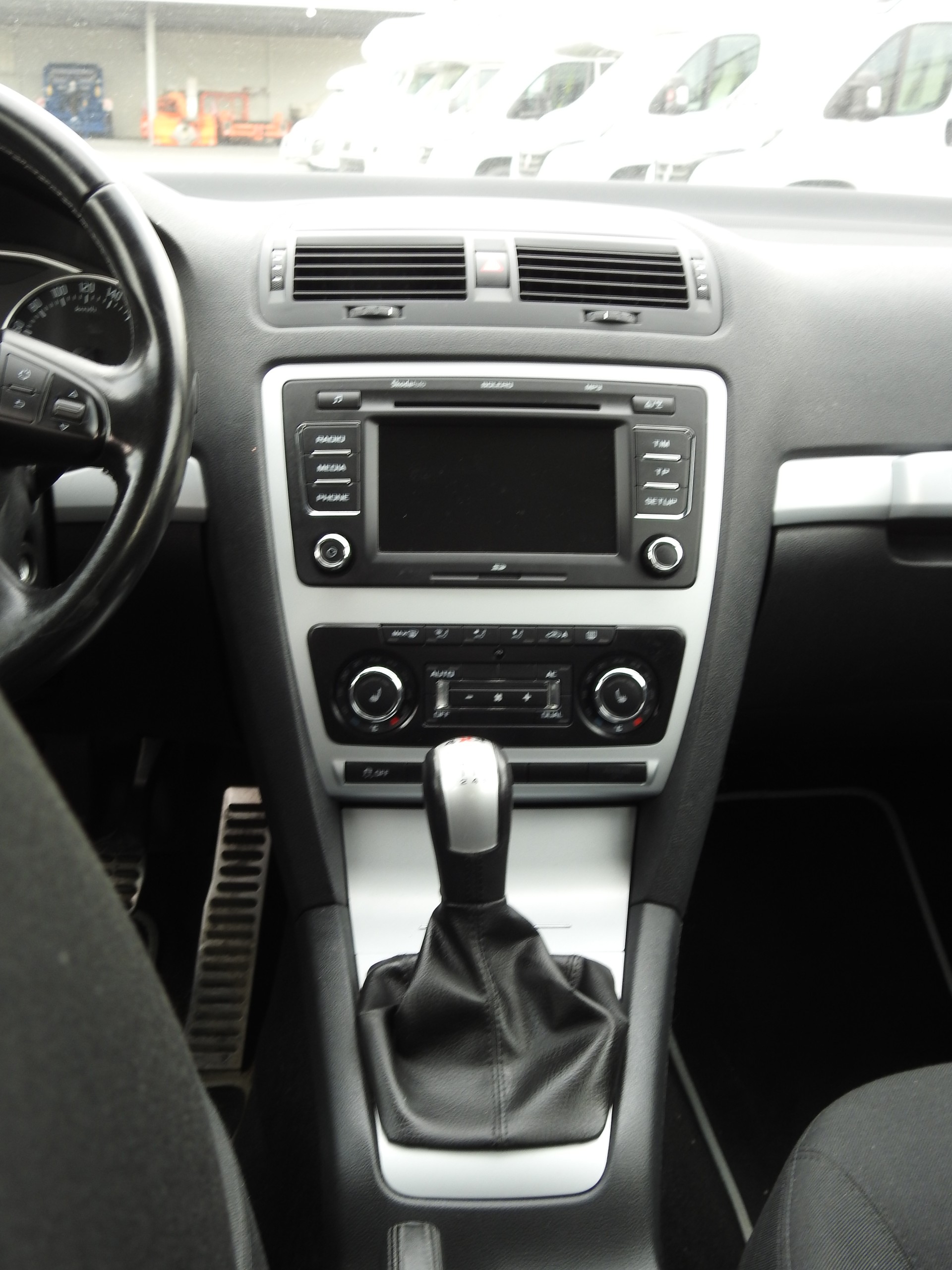 SKODA Octavia Combi 1.8 TSI Scout 4x4-image-18