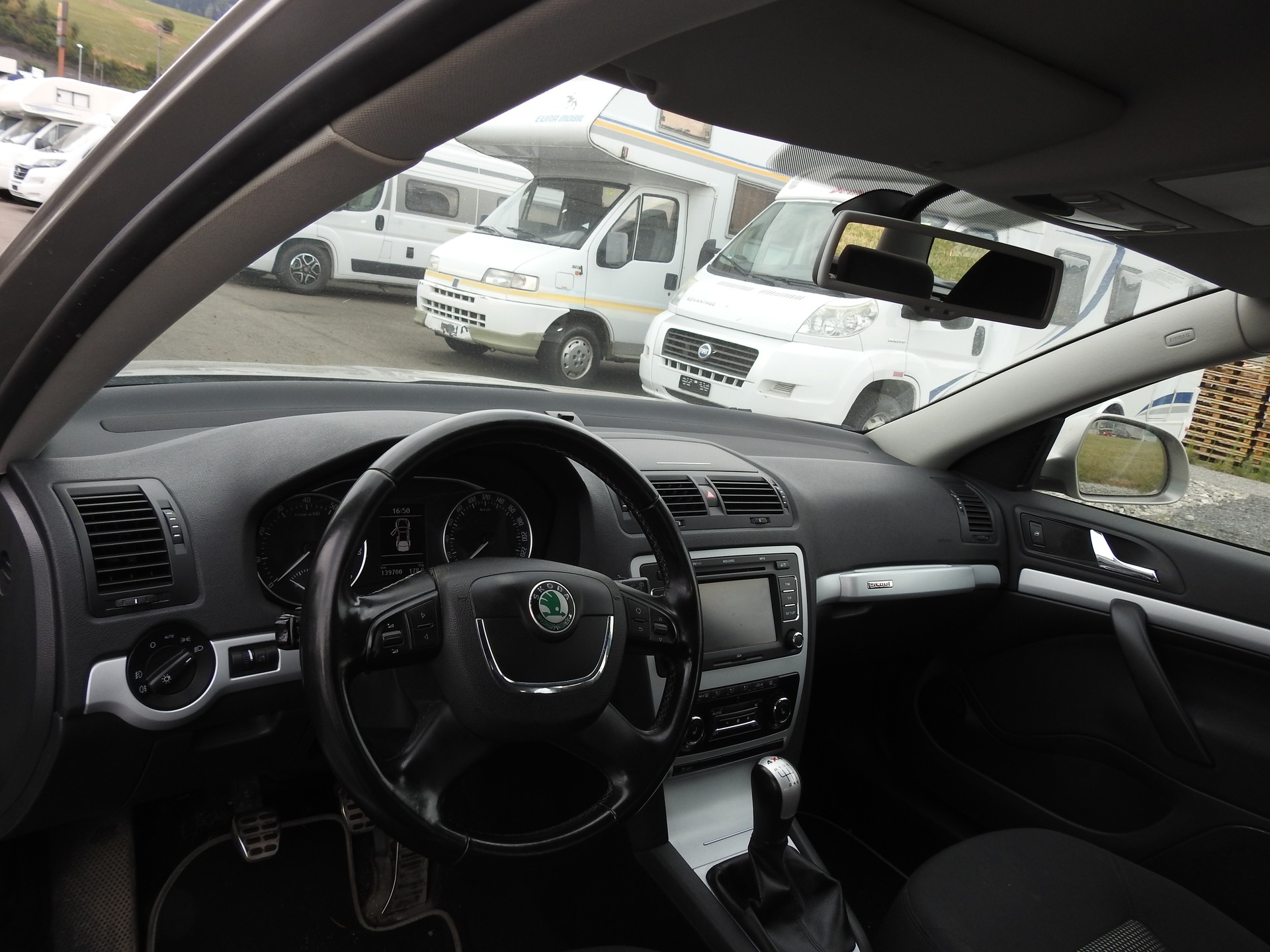 SKODA Octavia Combi 1.8 TSI Scout 4x4-image-12