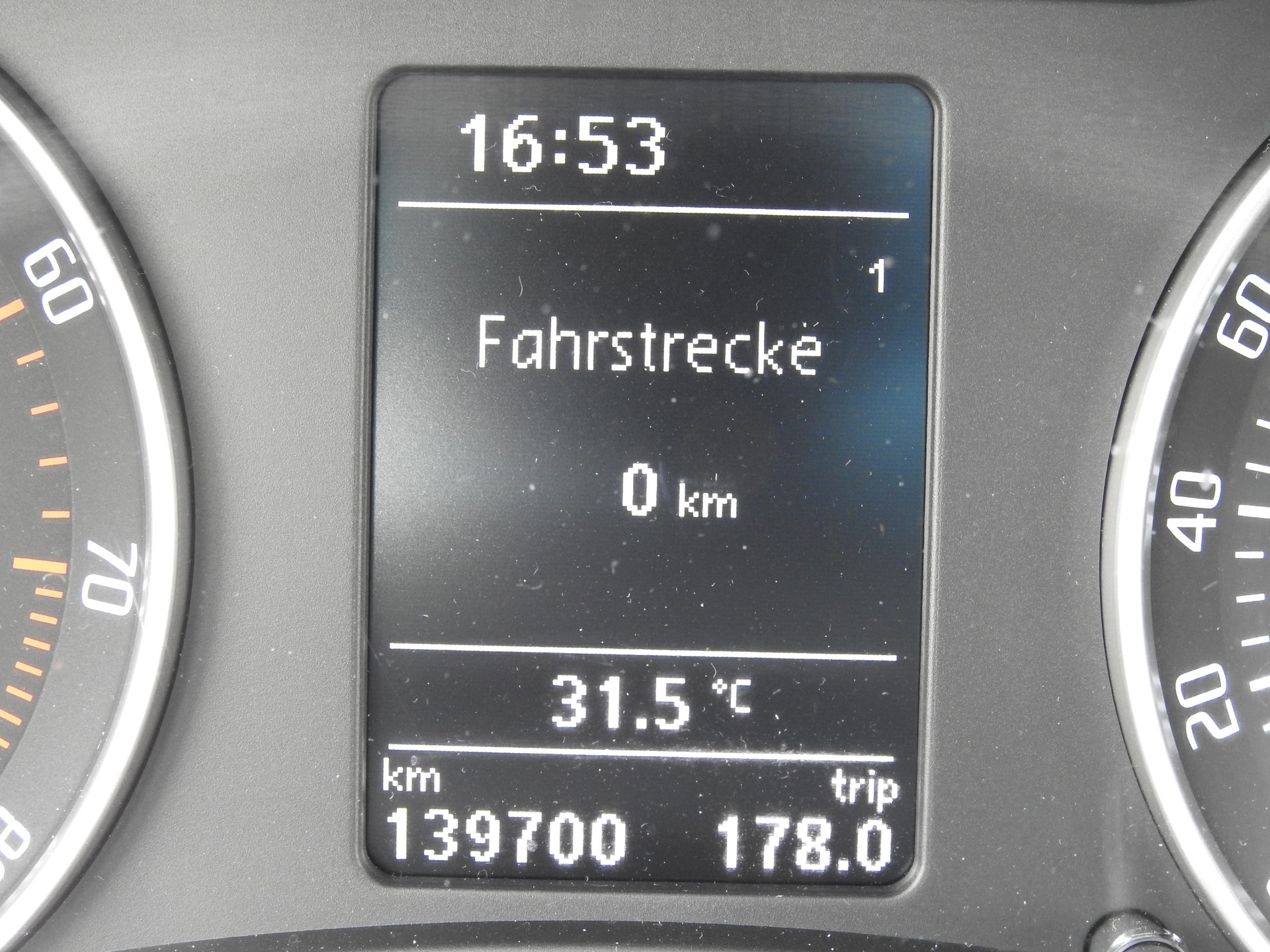 SKODA Octavia Combi 1.8 TSI Scout 4x4-image-24