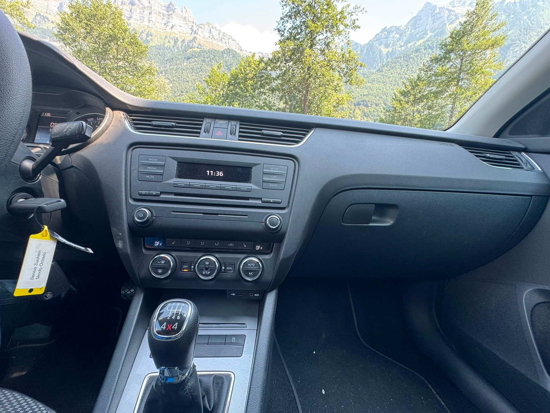 SKODA Octavia Combi 2.0 TDI Ambition 4x4-image-11