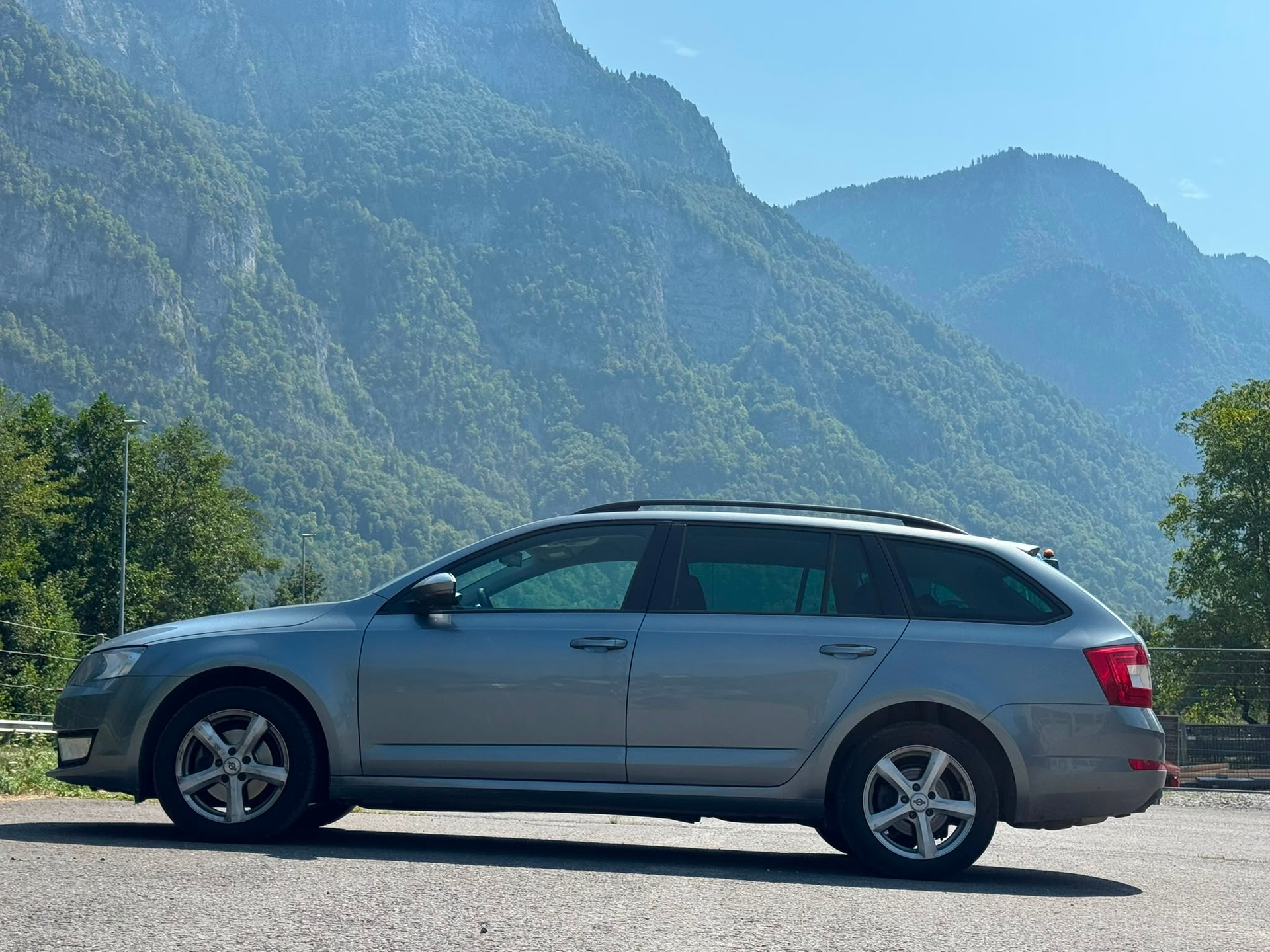 SKODA Octavia Combi 2.0 TDI Ambition 4x4-image-4
