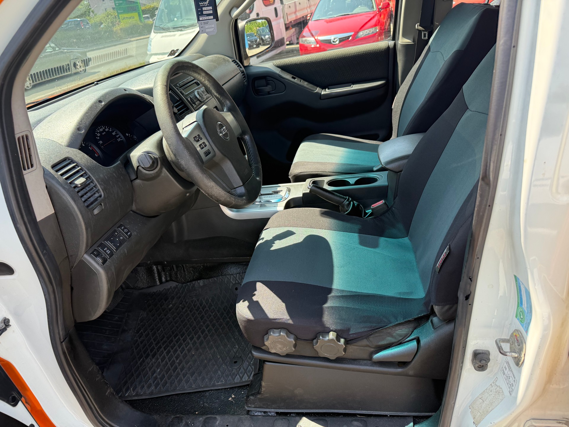 NISSAN Navara Double Cab LE 2.5 dCi 4WD Automat-image-9