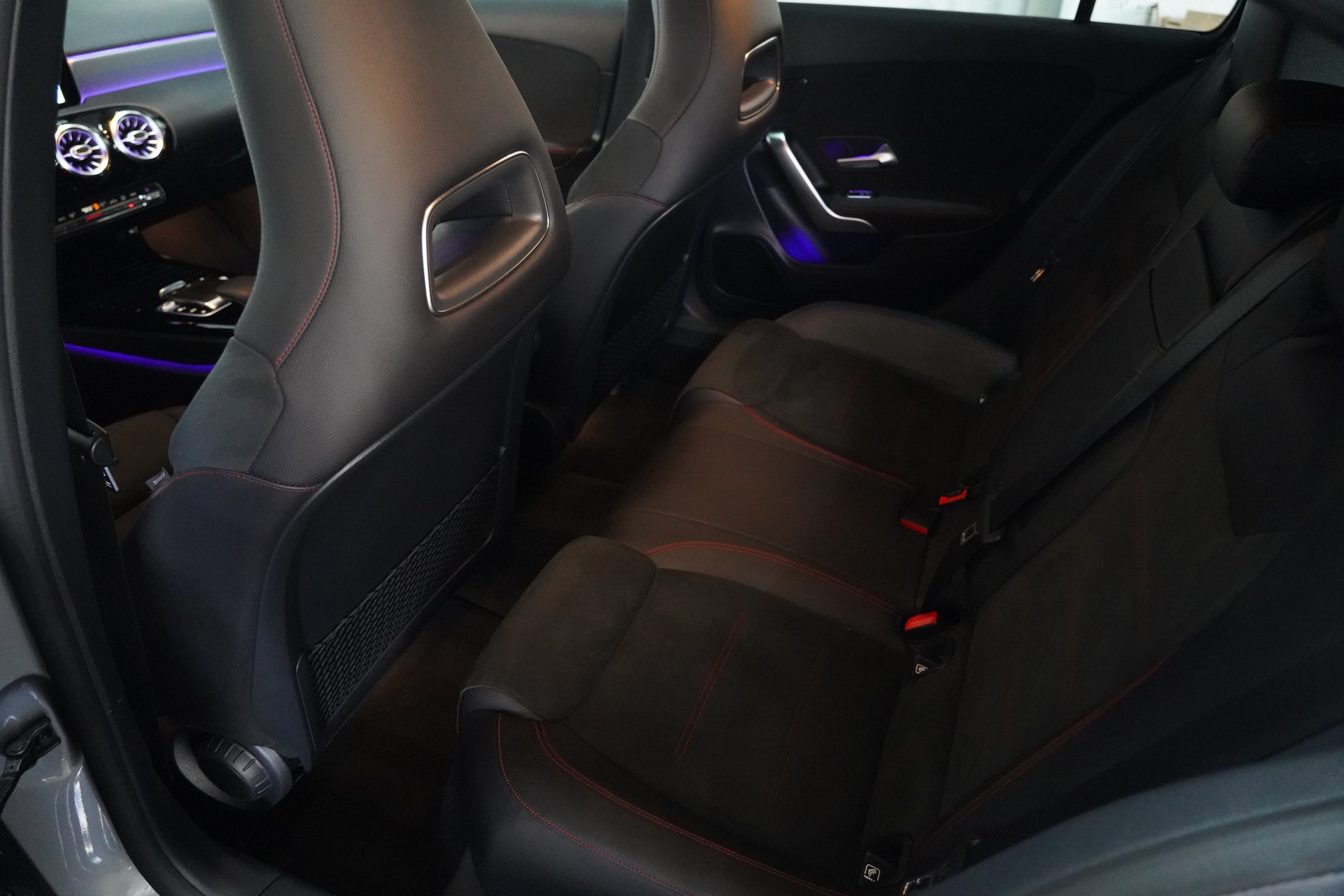 MERCEDES-BENZ A 180 AMG Line 7G-DCT-image-11