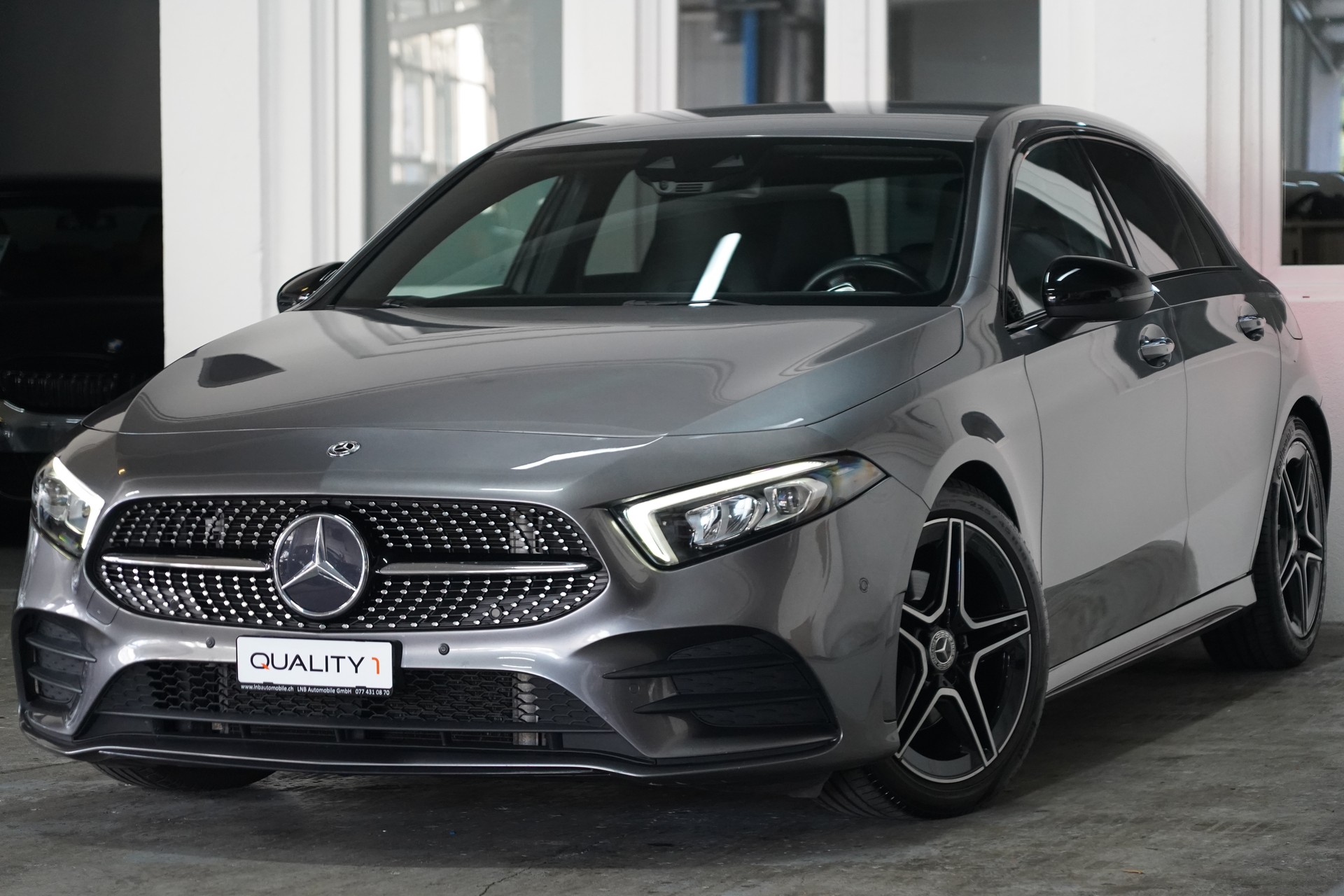 MERCEDES-BENZ A 180 AMG Line 7G-DCT-image-3
