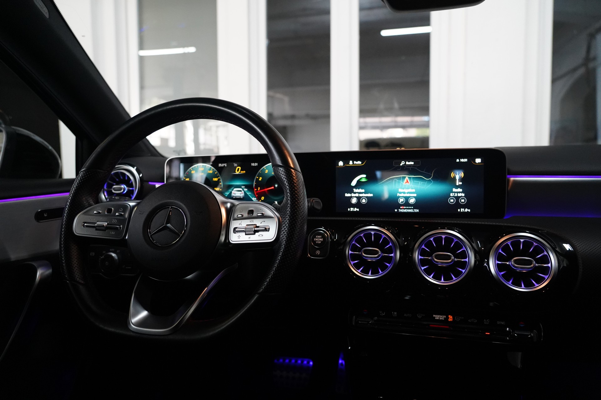 MERCEDES-BENZ A 180 AMG Line 7G-DCT-image-14