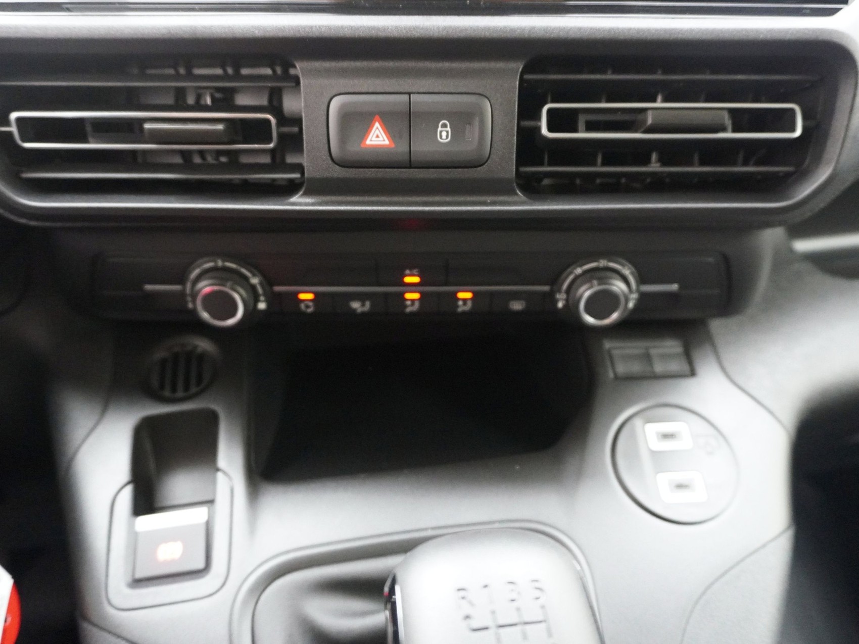 TOYOTA Proace City Van L1 1.2 Active-image-14