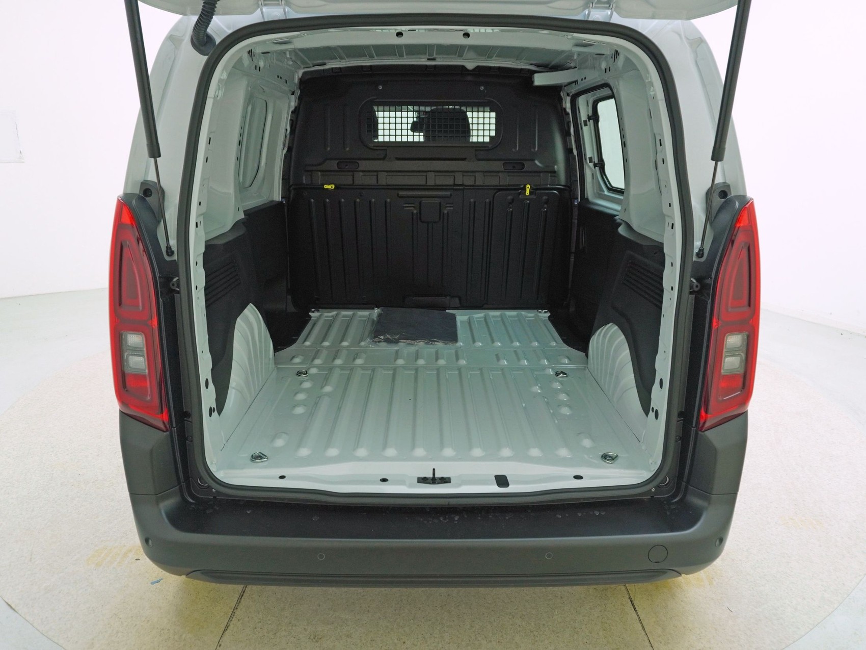 TOYOTA Proace City Van L1 1.2 Active-image-16