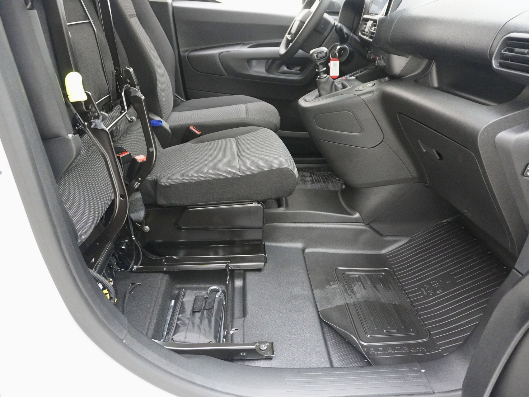 TOYOTA Proace City Van L1 1.2 Active-image-8
