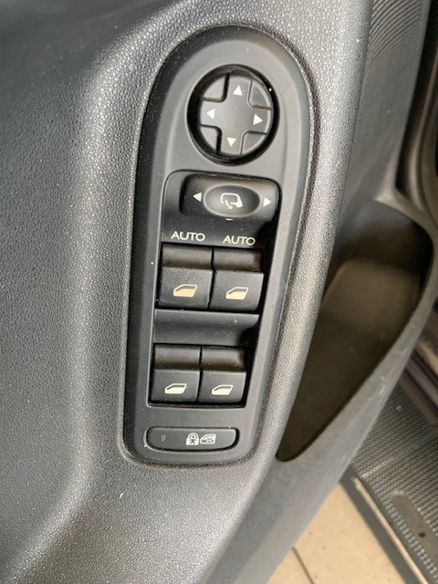 CITROEN C3 1.6 16V HDi Exclusive-image-14