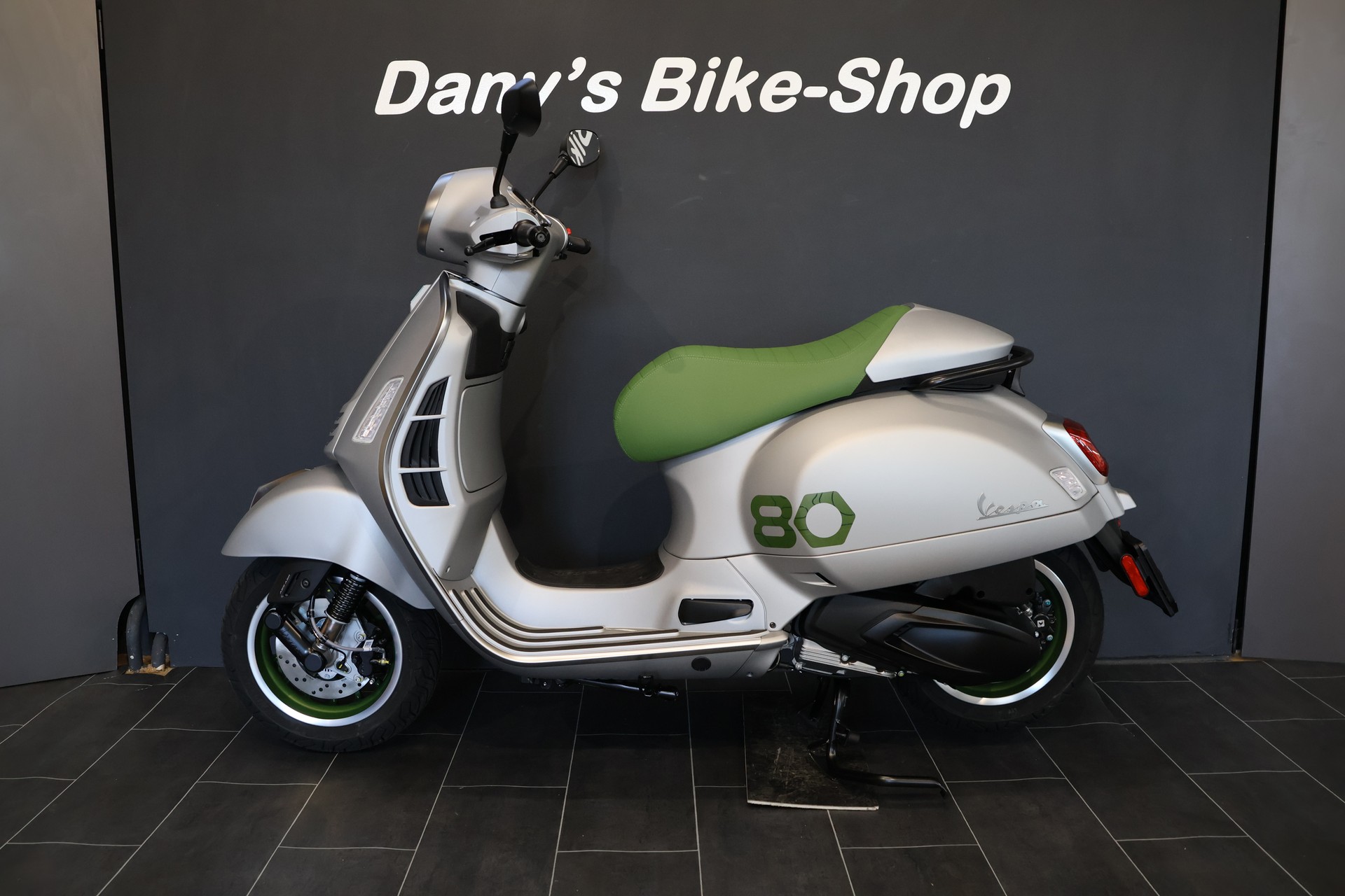 PIAGGIO Vespa GTS 310 Edizione Ottantesimo No. 31/1946 (4 Jahre Garantie)-showroom-element-2