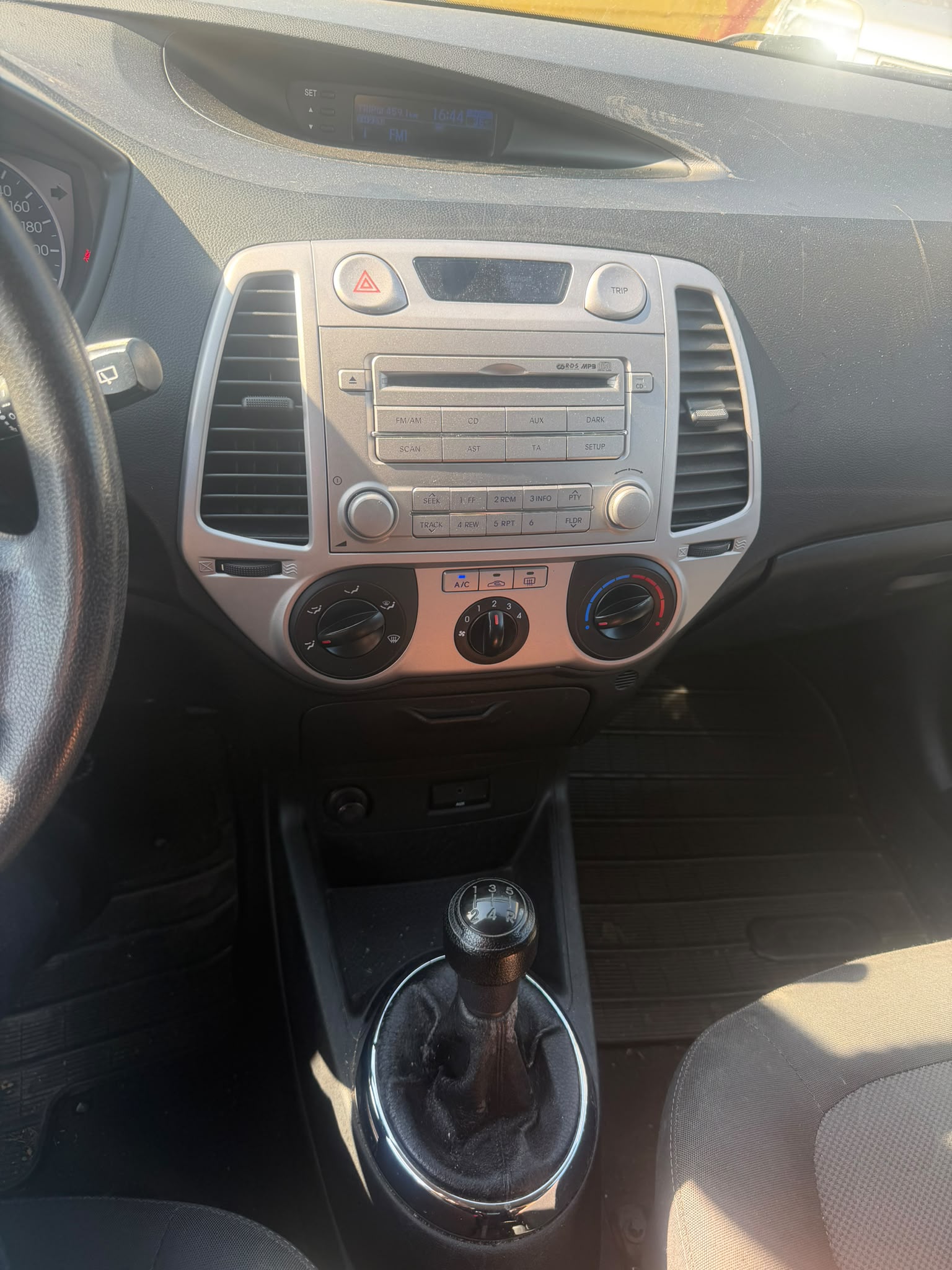 HYUNDAI i20 1.2 Comfort-image-4