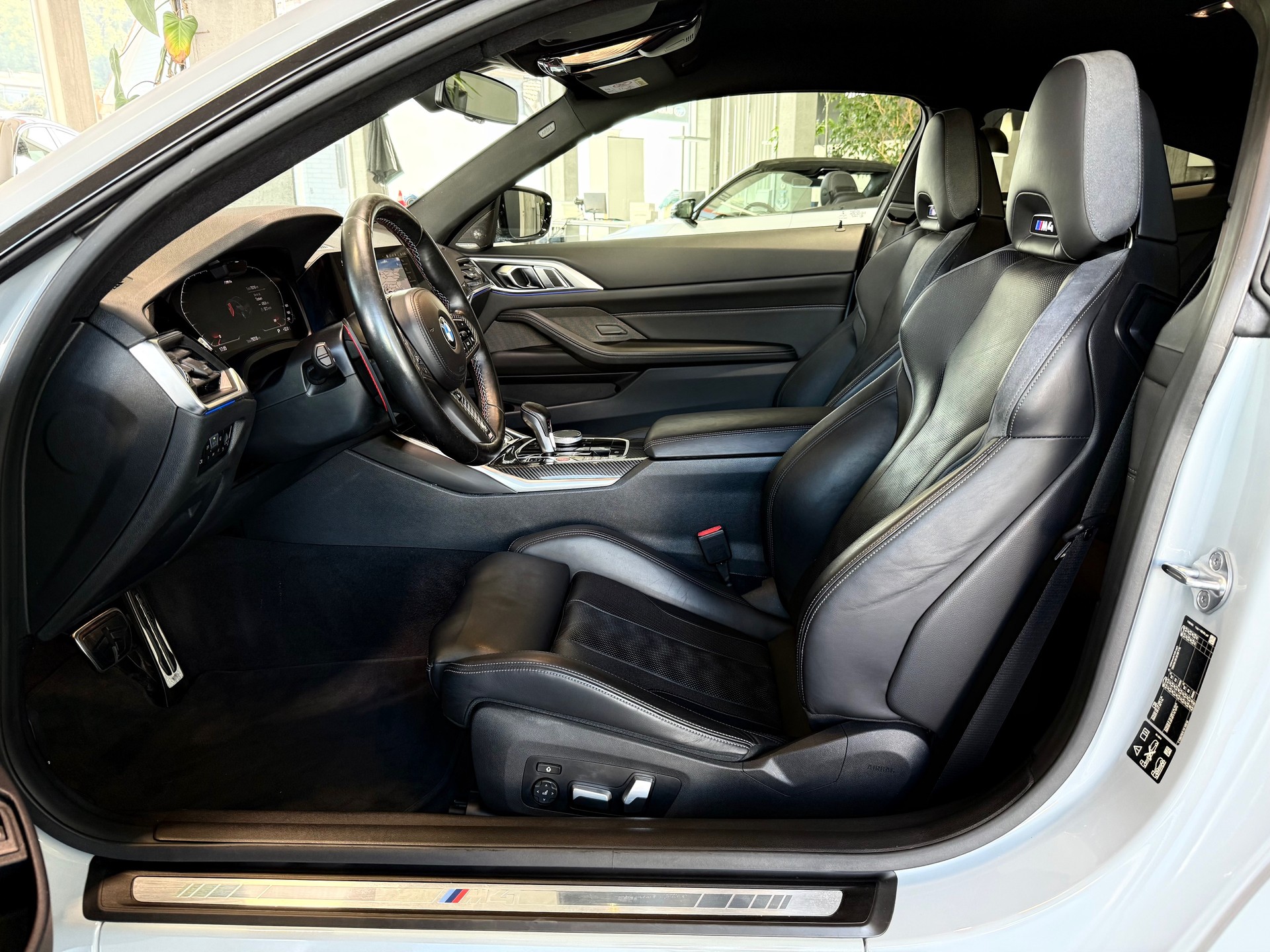 BMW M4 Coupé Competition M xDrive-image-13