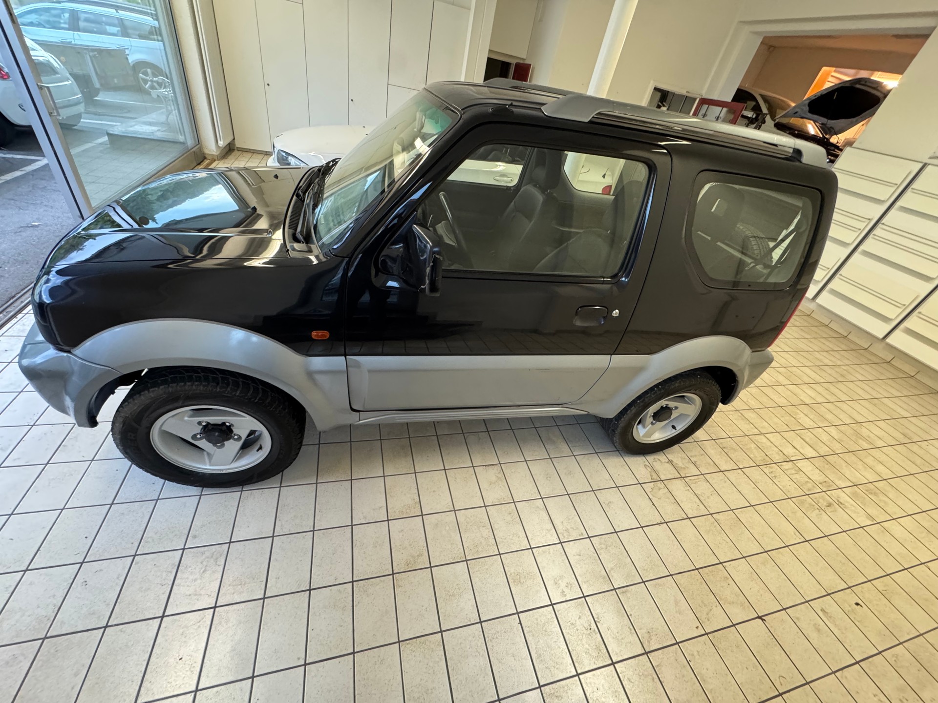 SUZUKI Jimny 1.3 16V JLX Top-image-3