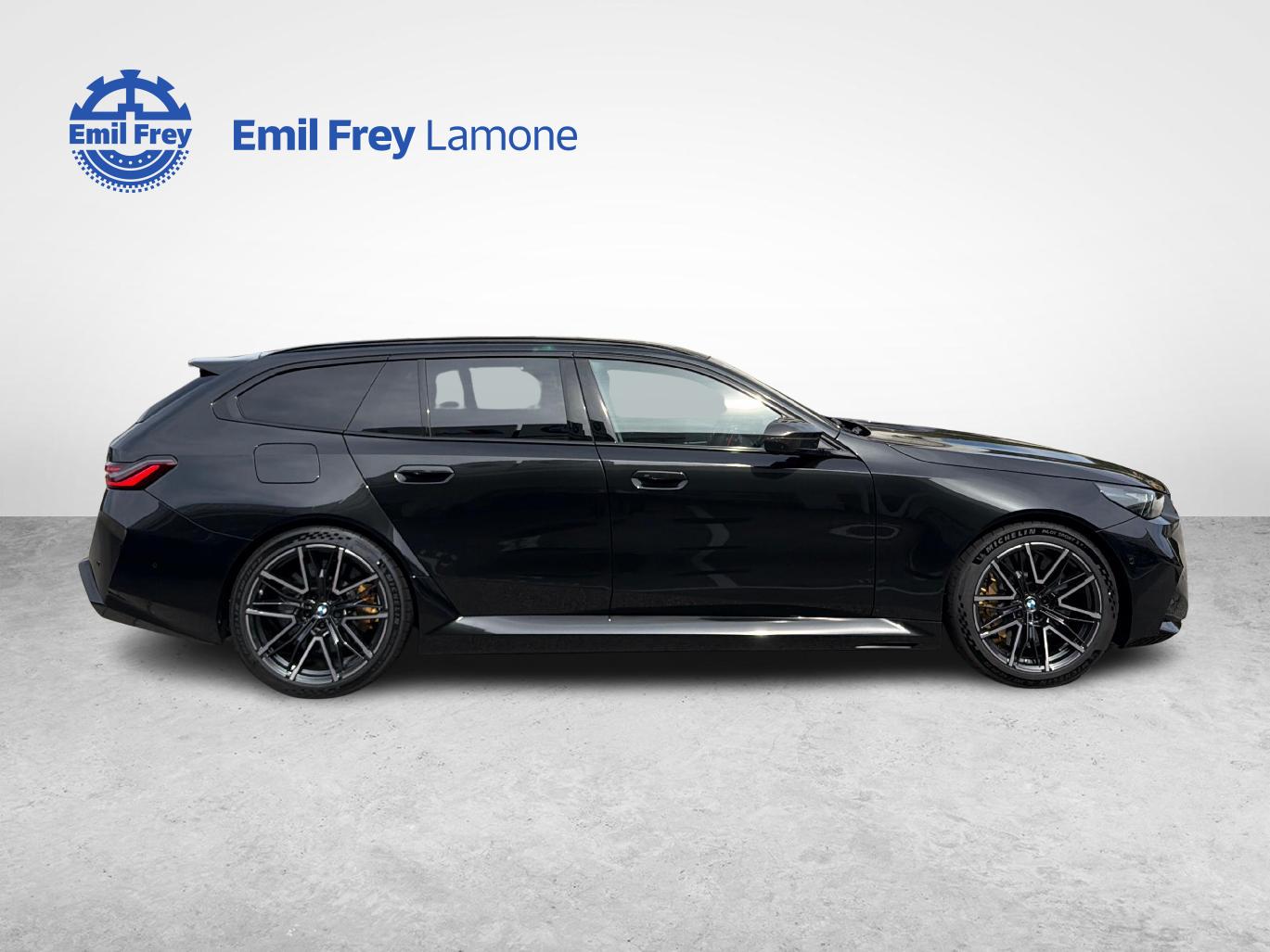 BMW M5 xDrive Touring-image-5