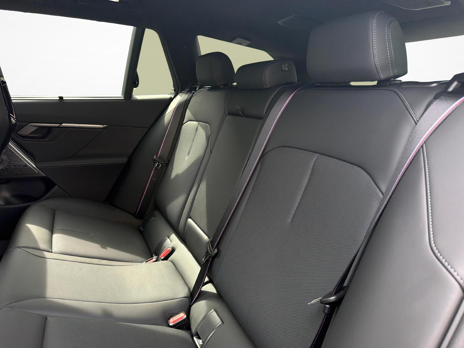 BMW M5 xDrive Touring-image-17