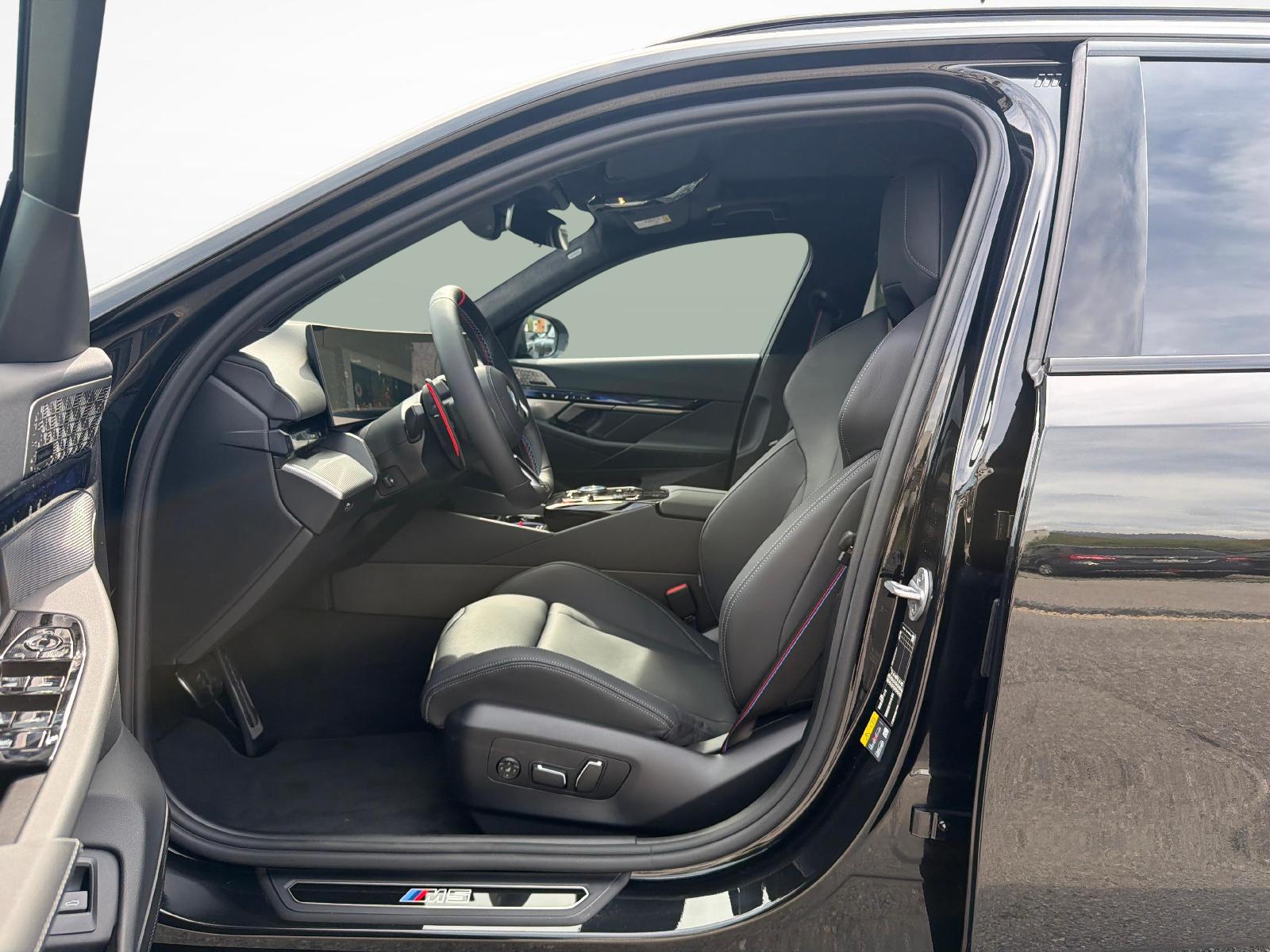 BMW M5 xDrive Touring-image-9
