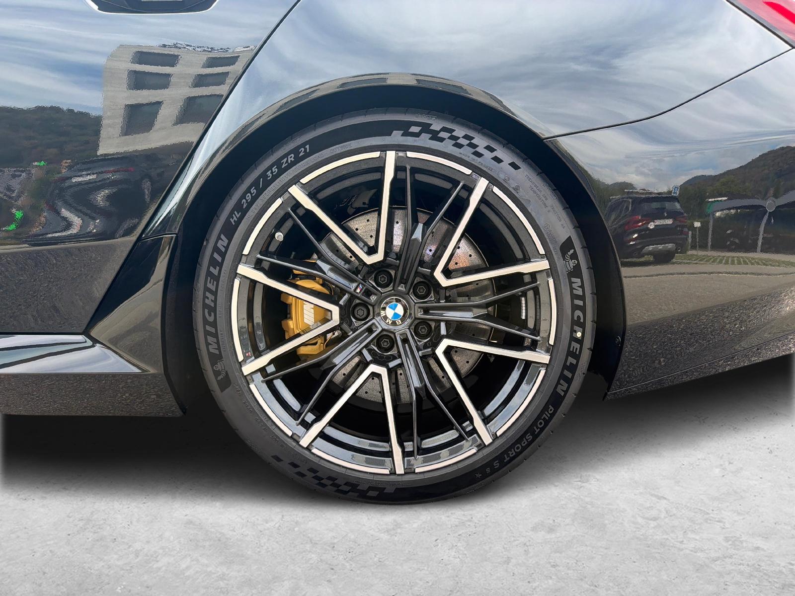 BMW M5 xDrive Touring-image-8