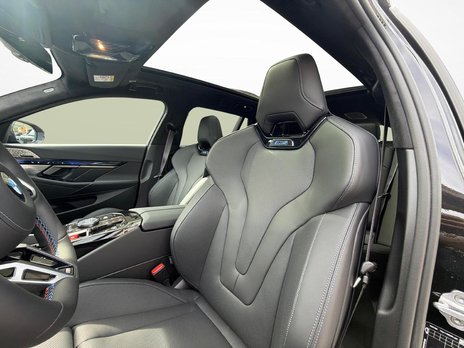 BMW M5 xDrive Touring-image-11