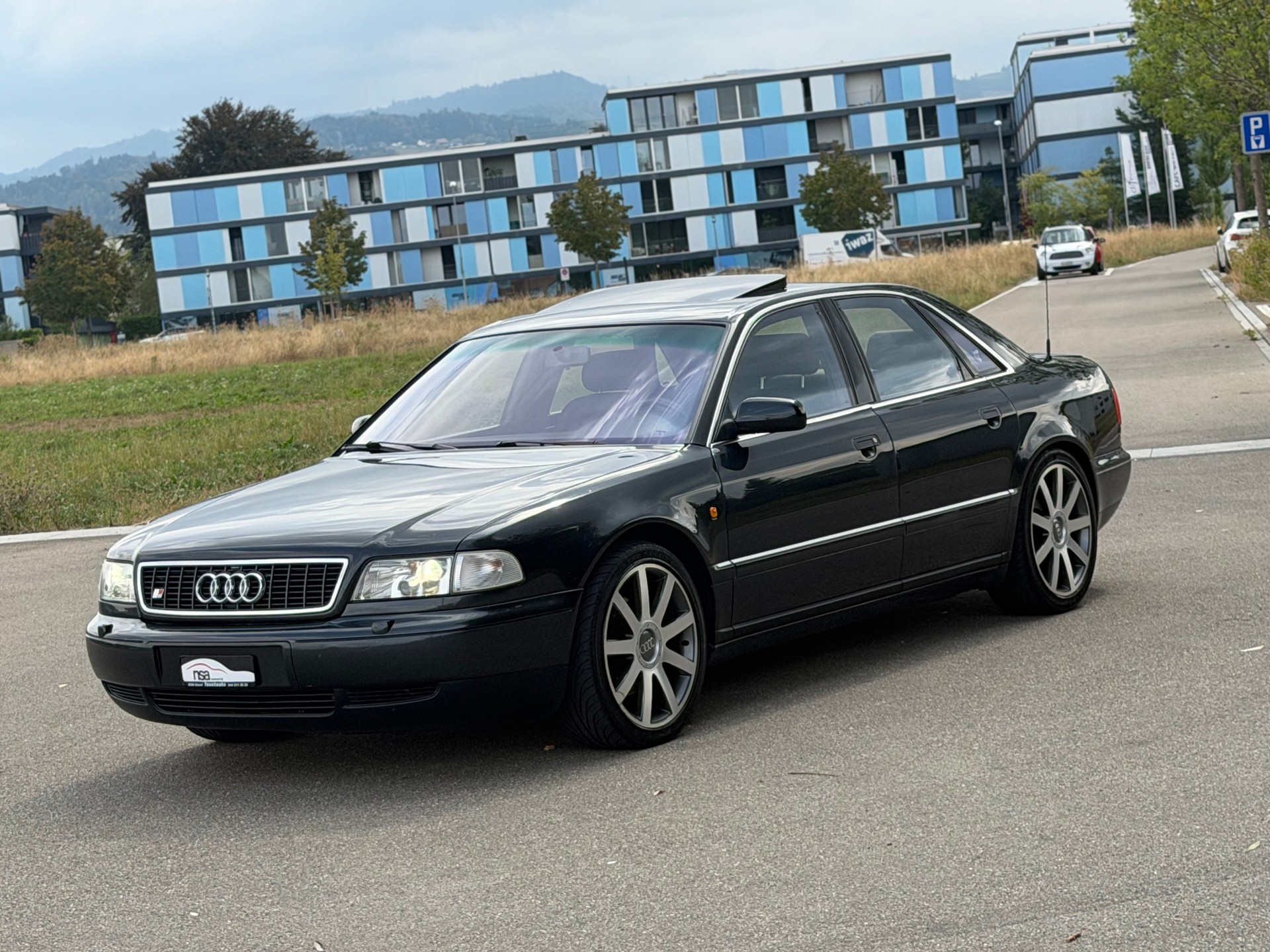 AUDI S8 4.2 quattro-image-2
