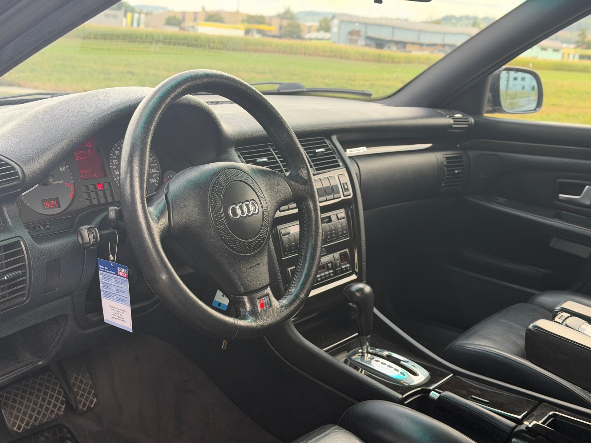 AUDI S8 4.2 quattro-image-10