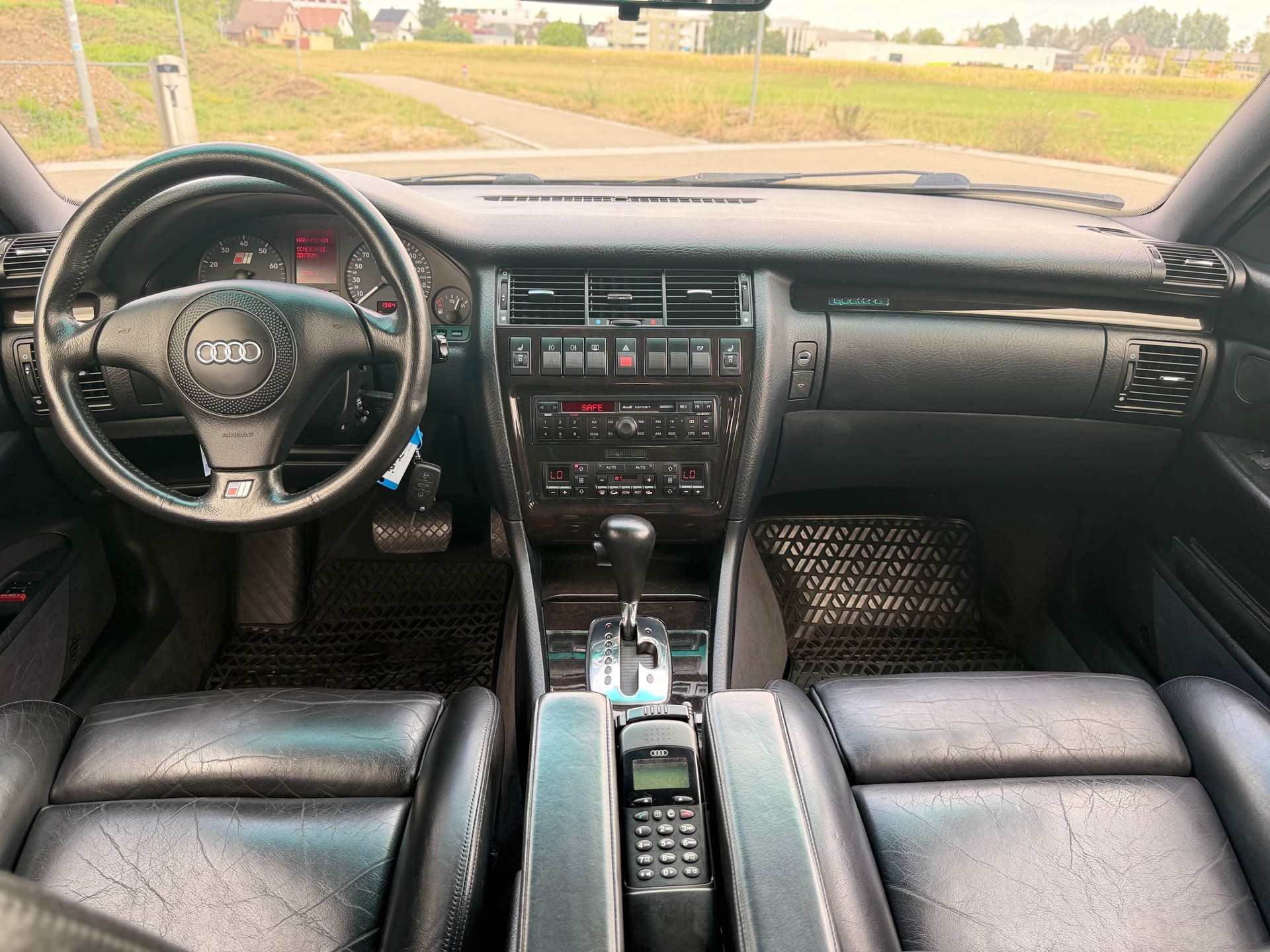 AUDI S8 4.2 quattro-image-13