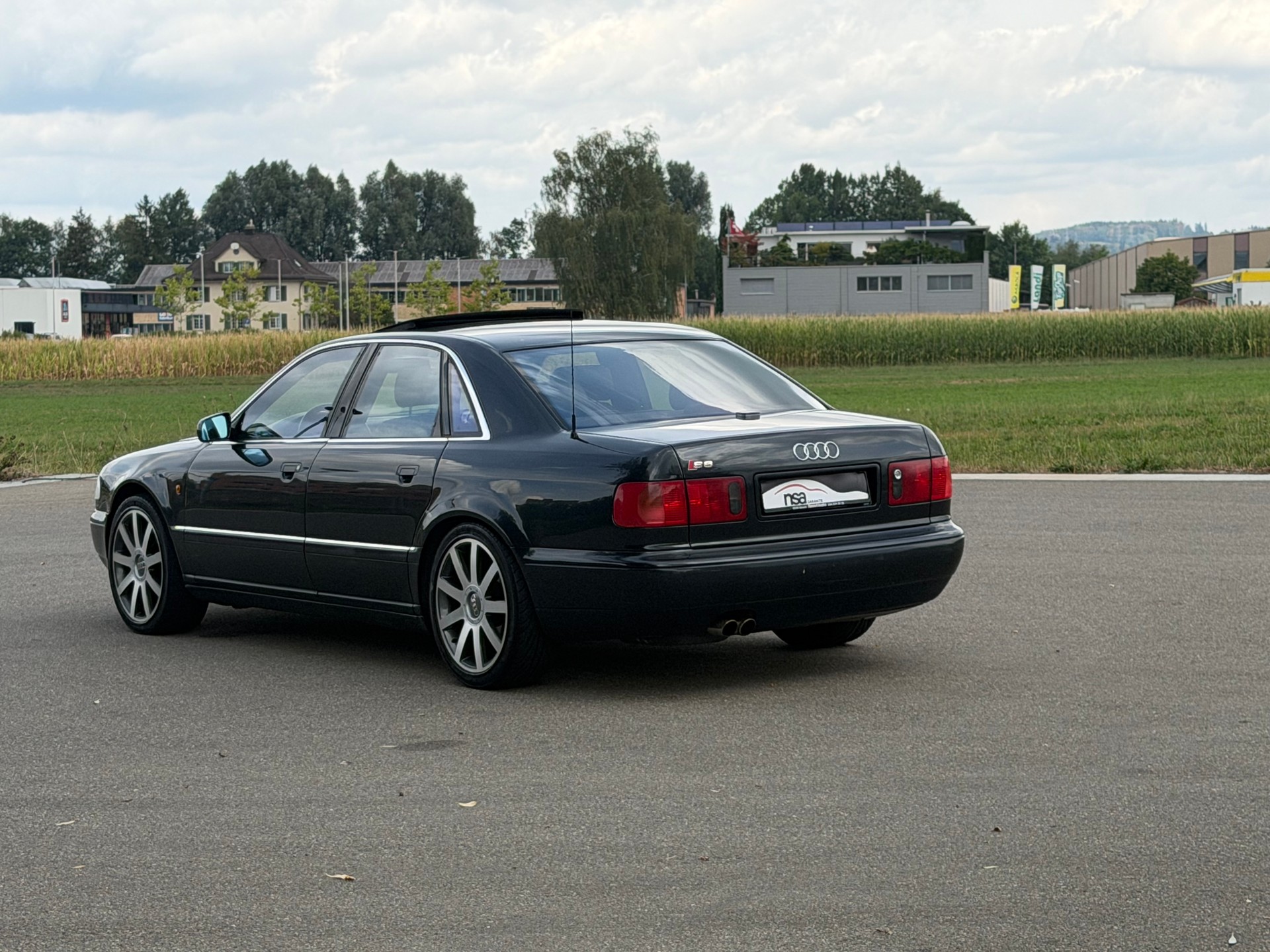 AUDI S8 4.2 quattro-image-4