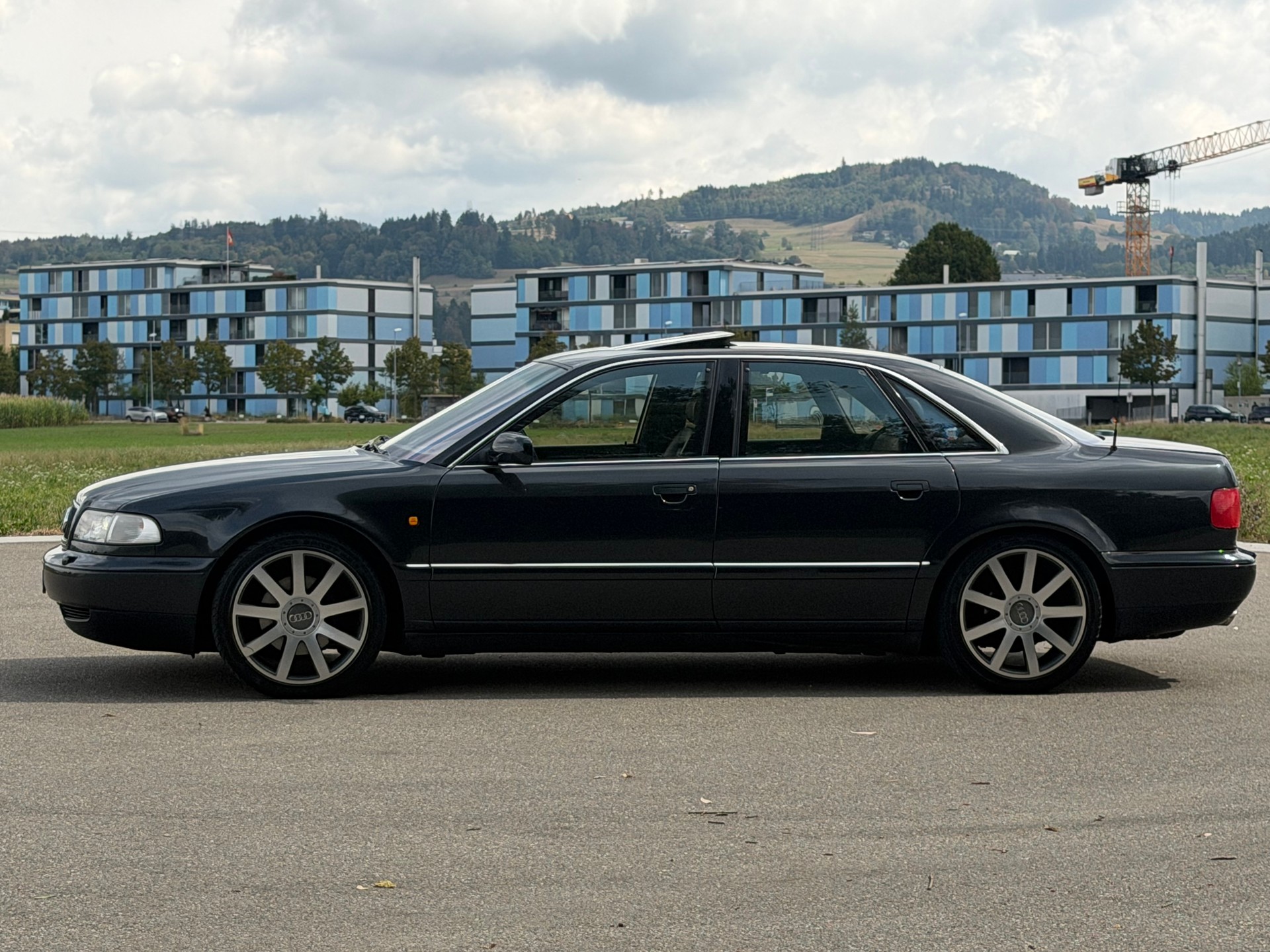 AUDI S8 4.2 quattro-image-3