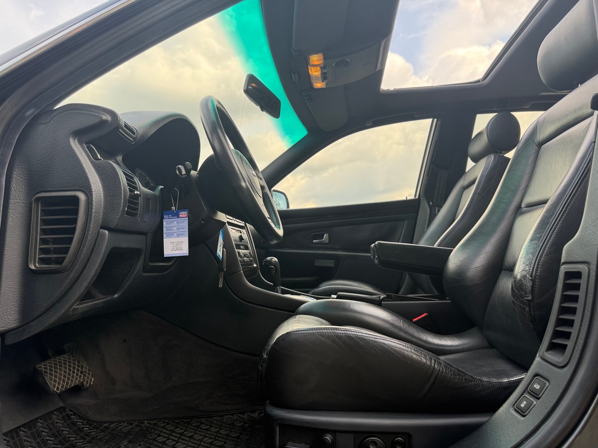 AUDI S8 4.2 quattro-image-11