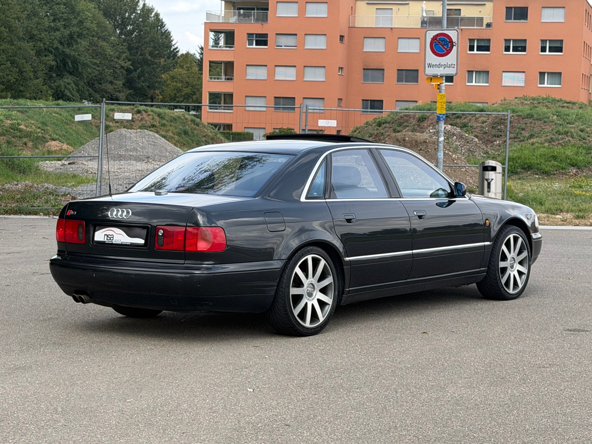 AUDI S8 4.2 quattro-image-5