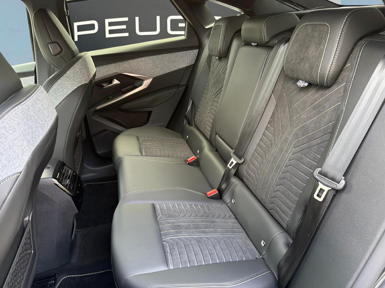 PEUGEOT 3008 1.2 Hybrid GT Exclusive-image-10