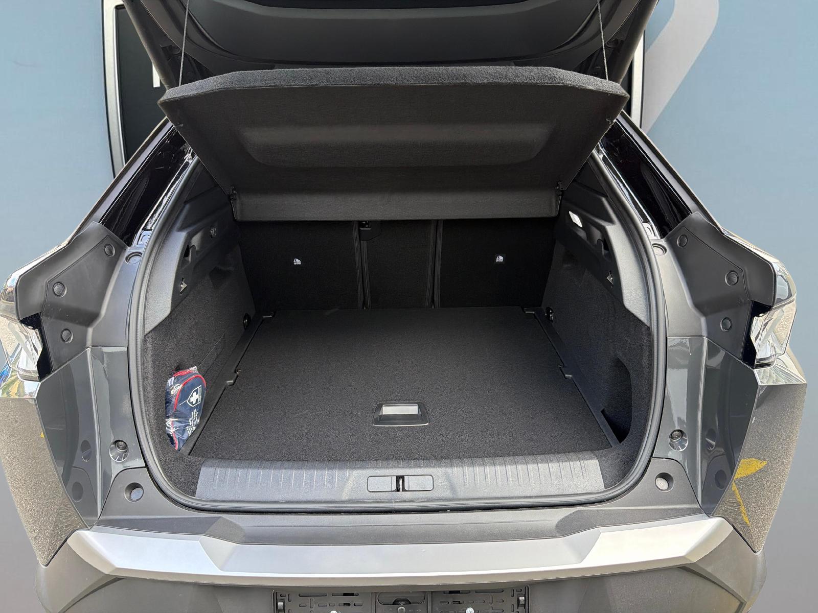 PEUGEOT 3008 1.2 Hybrid GT Exclusive-image-11