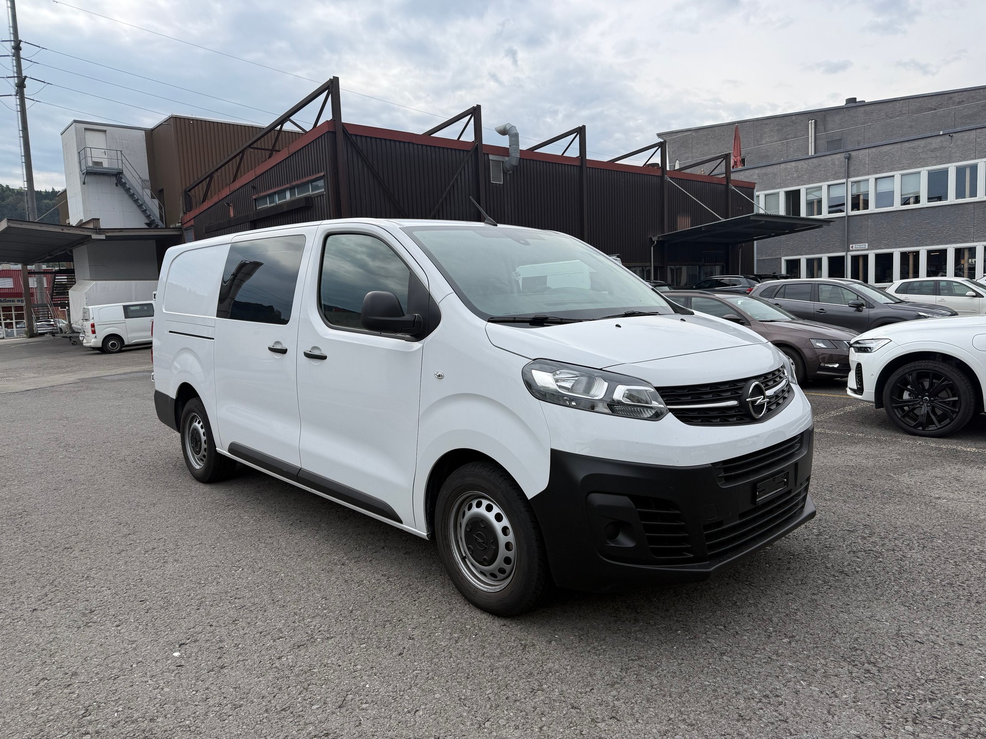 OPEL Vivaro Cargo 2.0 D s/s L EN Aut.-image-0